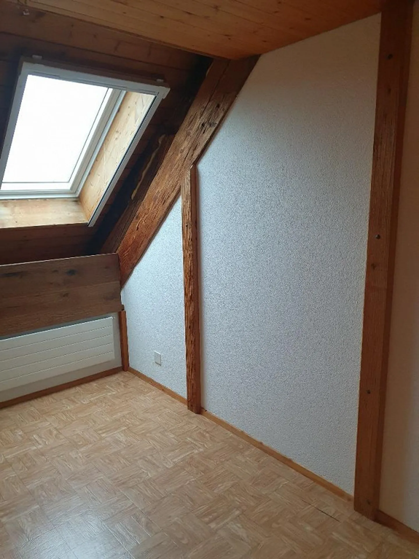 Zu Vermieten heimelige 3 1/2 Zimmer Dachwohnung - Foto 5 von 16