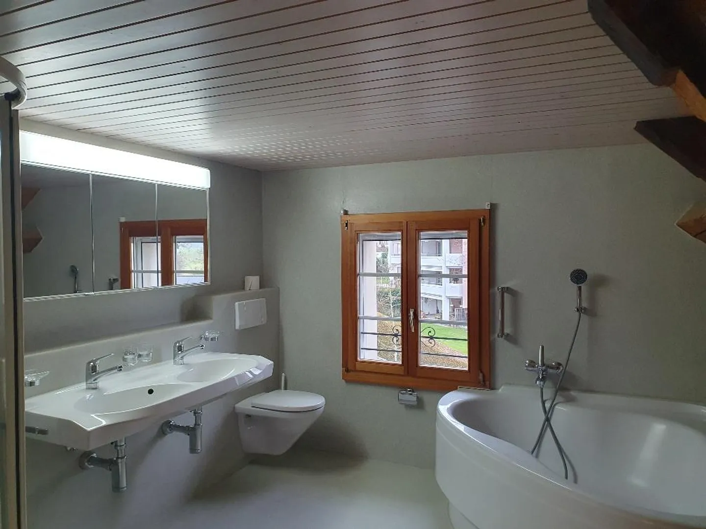 Zu Vermieten heimelige 3 1/2 Zimmer Dachwohnung - Foto 6 von 16