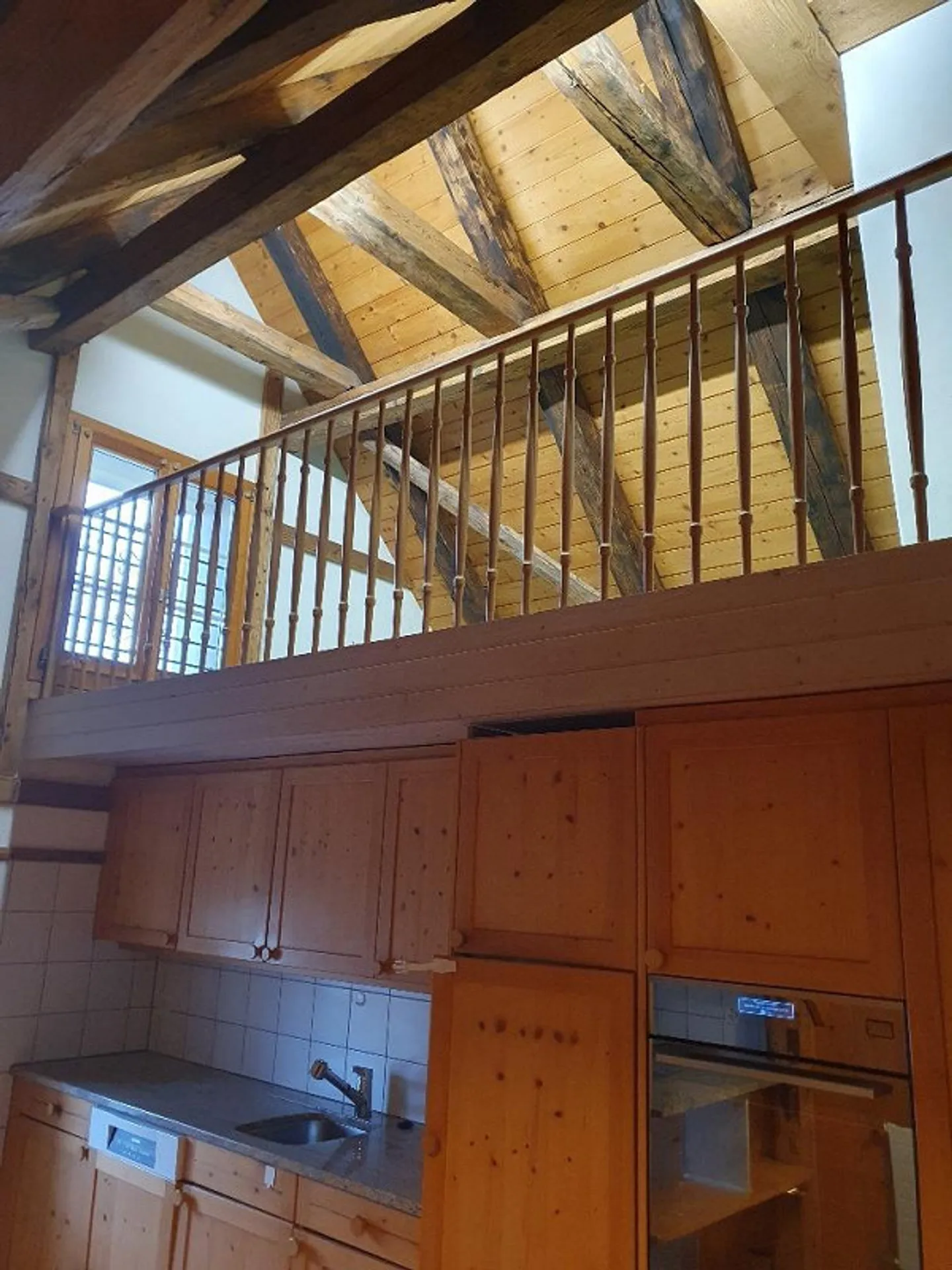 Zu Vermieten heimelige 3 1/2 Zimmer Dachwohnung - Foto 9 von 16