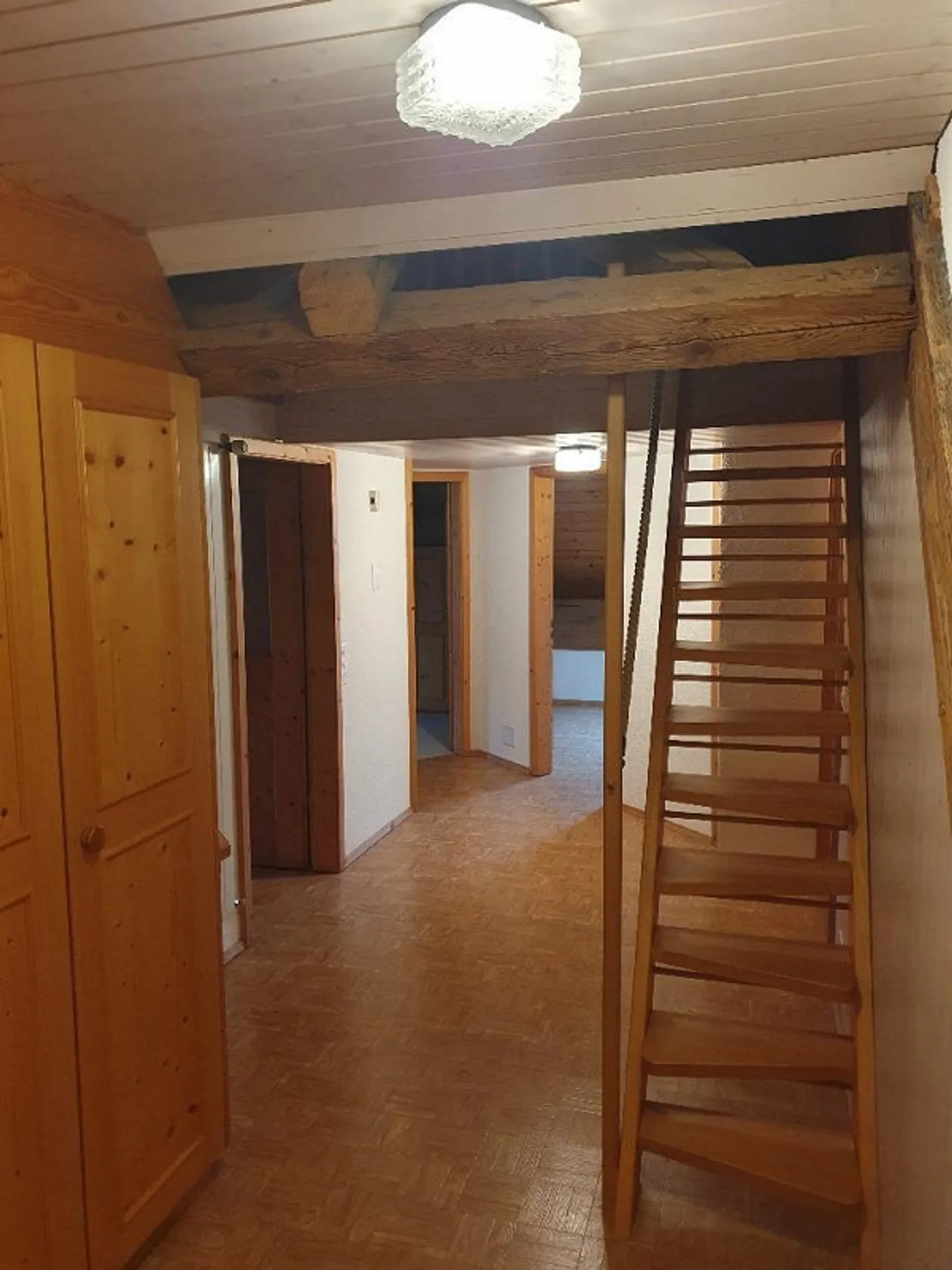 Zu Vermieten heimelige 3 1/2 Zimmer Dachwohnung - Foto 10 von 16