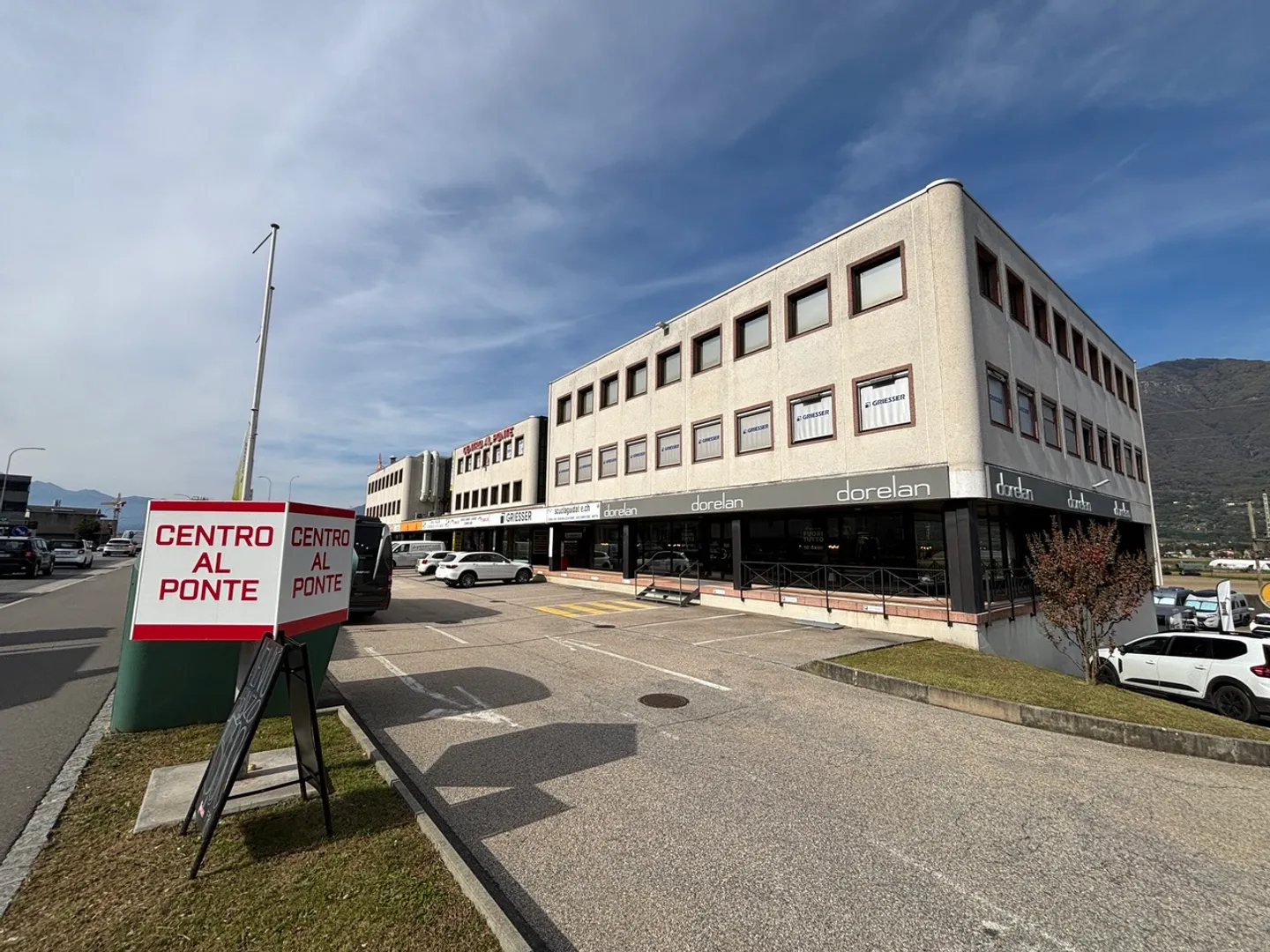 Rent in Cadenazzo Commercial Space of approx. 130 m² - Photo 1 of 6