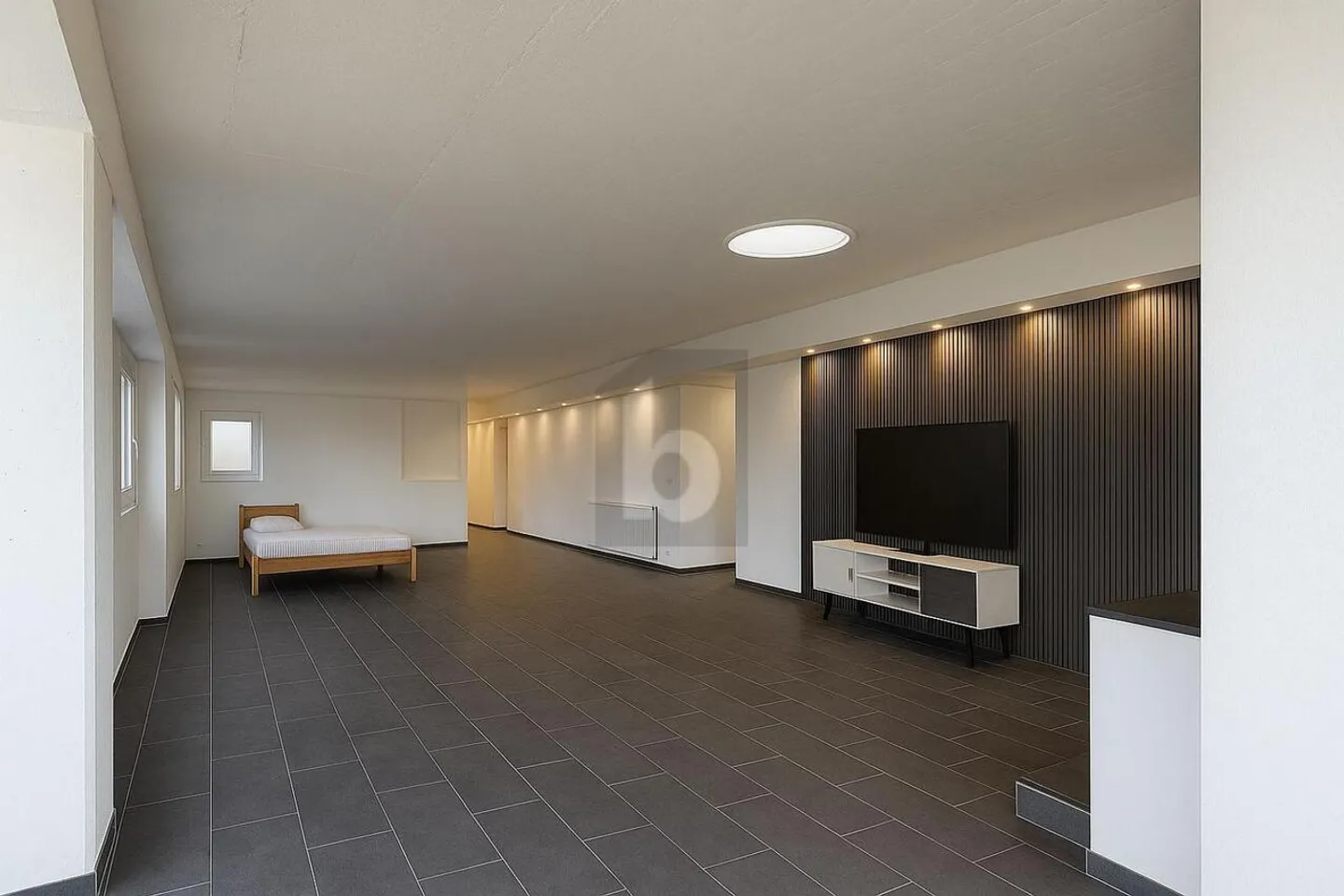 COMPLETELY RENOVATED, NET YIELD 5.5% - Photo 4 of 6