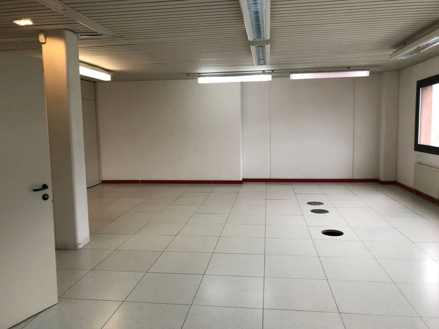 Rent in Cadenazzo Commercial Space of approx. 130 m² - Photo 3 of 6