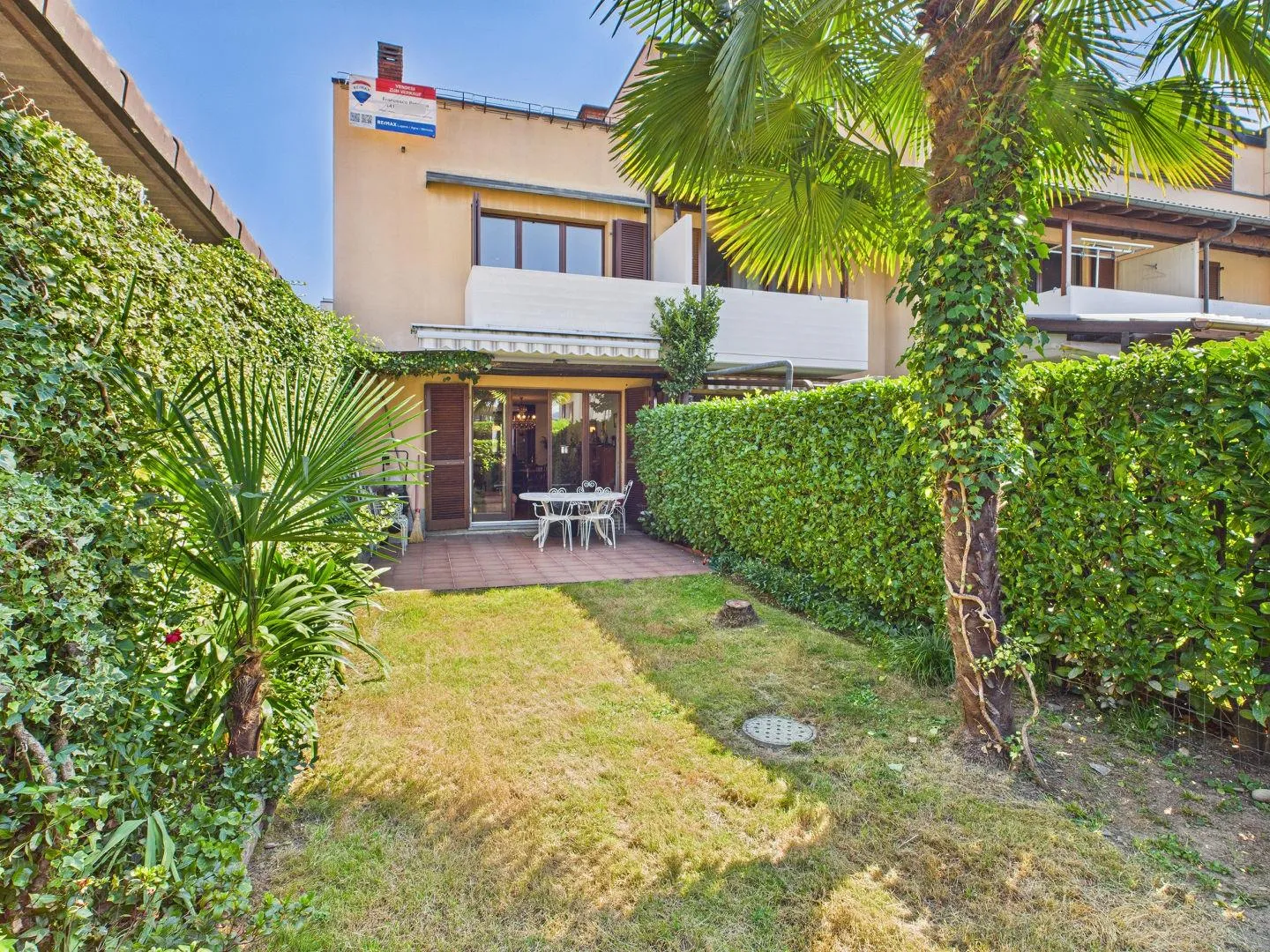 Casa unifamiliare di 5 locali con giardino e piscina condominiale | Einfamilienhaus mit 5 Zimmern, Garten und Gemeinschaftspool - Foto 1 di 13