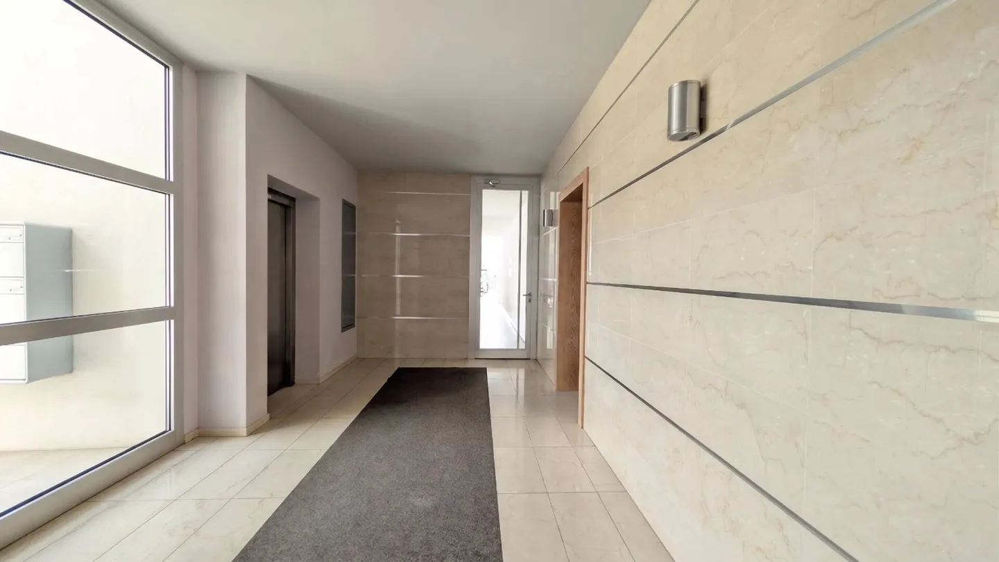 Contemporain, dans un emplacement desservi et bien connecté ! - Photo 6 sur 9