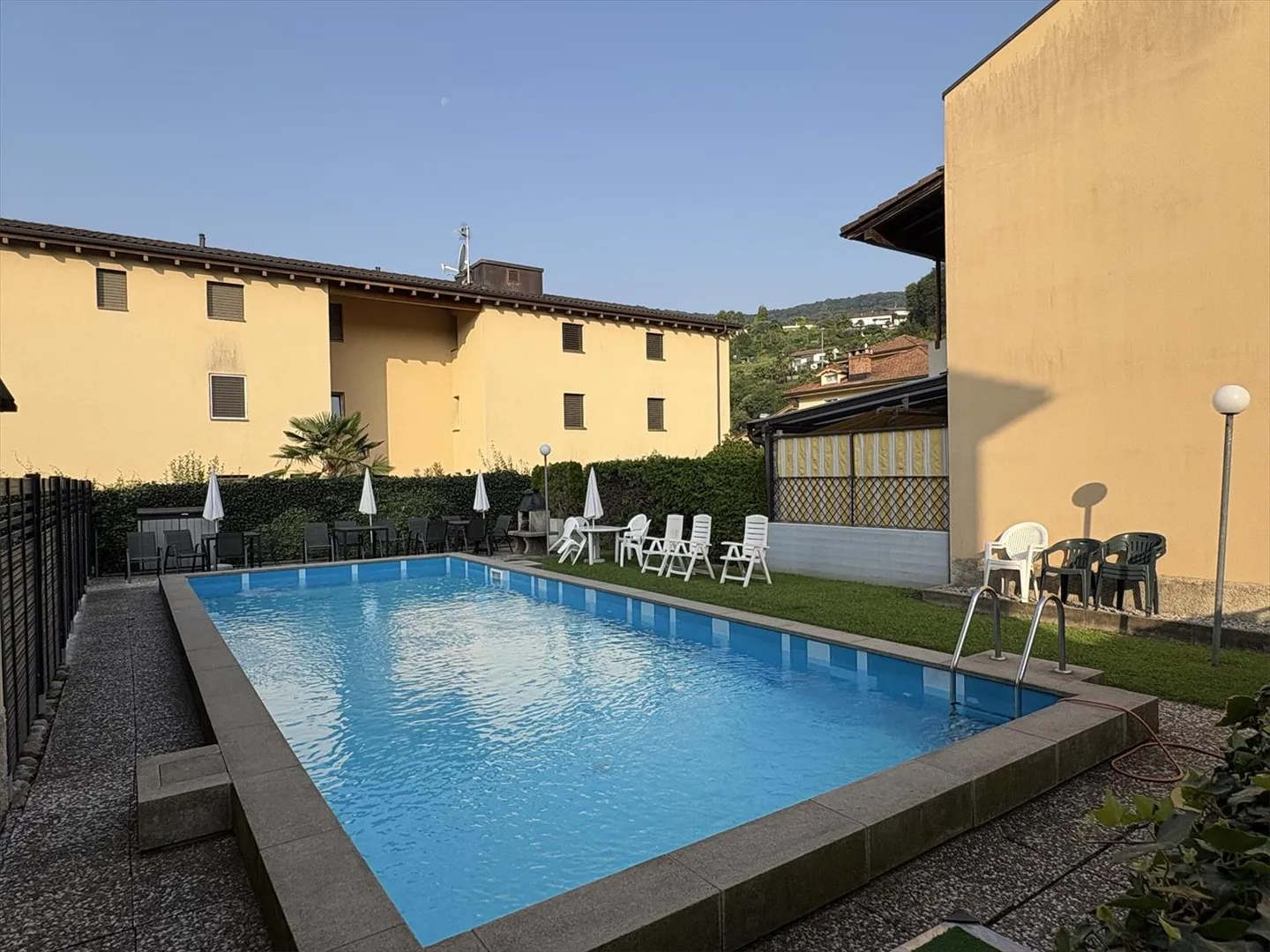 Casa unifamiliare di 5 locali con giardino e piscina condominiale | Einfamilienhaus mit 5 Zimmern, Garten und Gemeinschaftspool - Foto 8 di 13