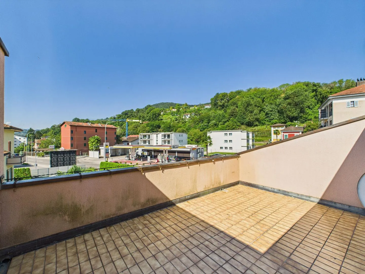 Casa unifamiliare di 5 locali con giardino e piscina condominiale | Einfamilienhaus mit 5 Zimmern, Garten und Gemeinschaftspool - Foto 4 di 13