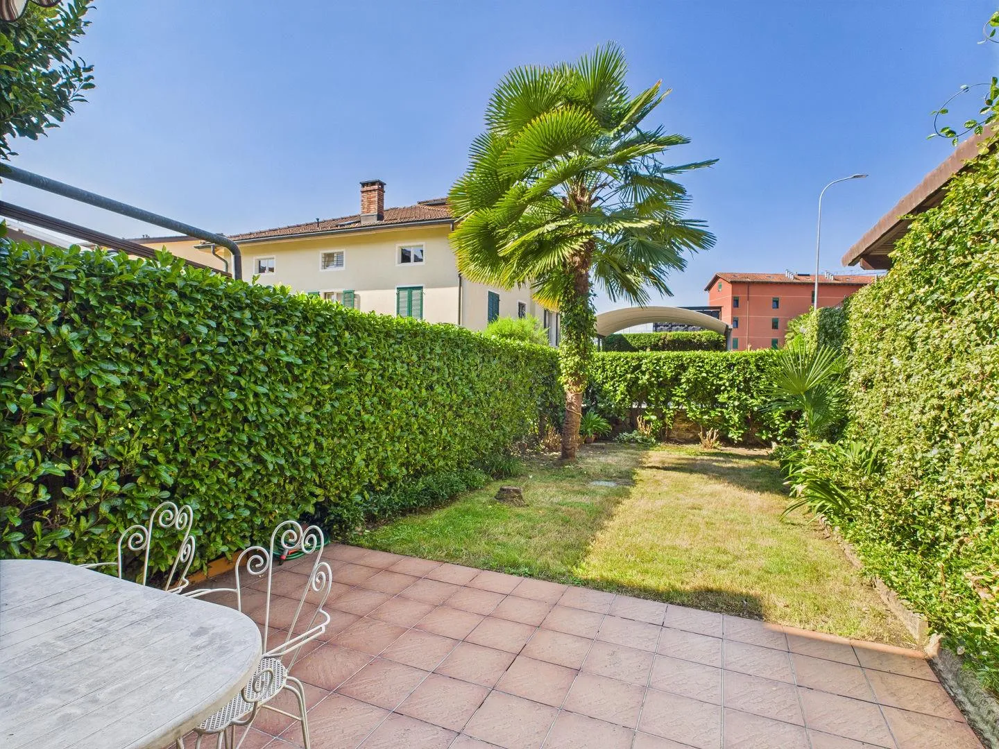 Casa unifamiliare di 5 locali con giardino e piscina condominiale | Einfamilienhaus mit 5 Zimmern, Garten und Gemeinschaftspool - Foto 5 di 13