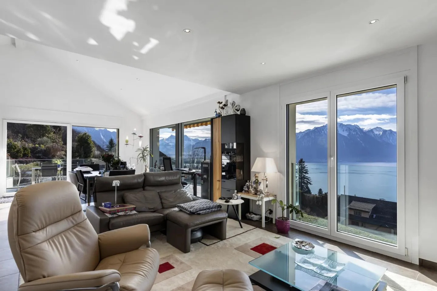 Propriété avec vue panoramique sur le lac Léman - Photo 2 sur 13