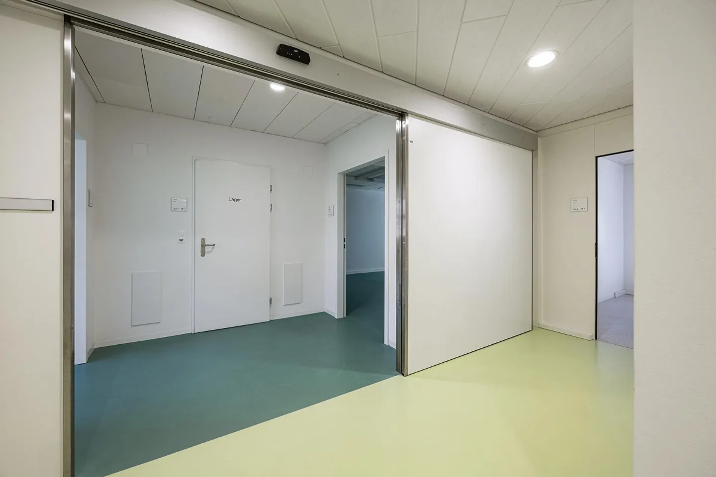 Attractive practice or office space in a central location - Photo 4 of 12