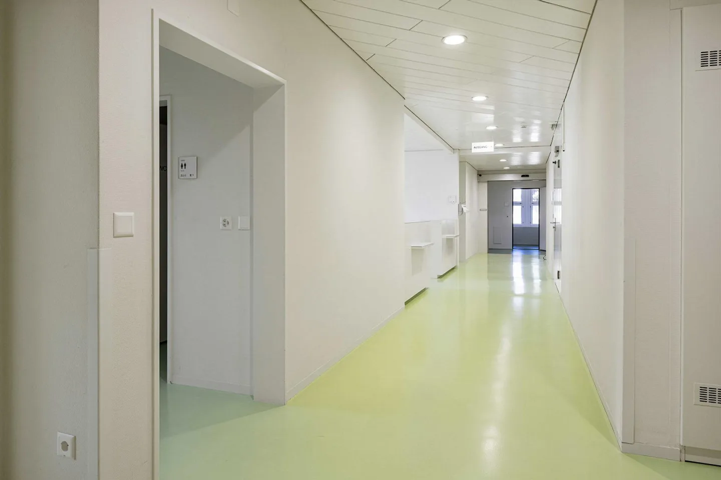 Attractive practice or office space in a central location - Photo 5 of 12