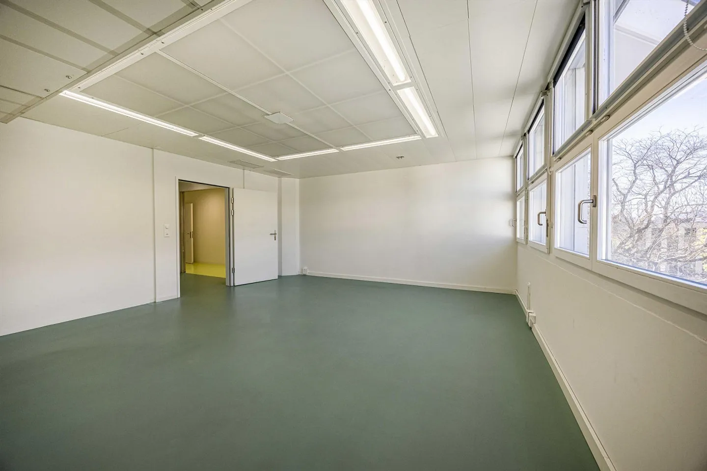 Attractive practice or office space in a central location - Photo 8 of 12