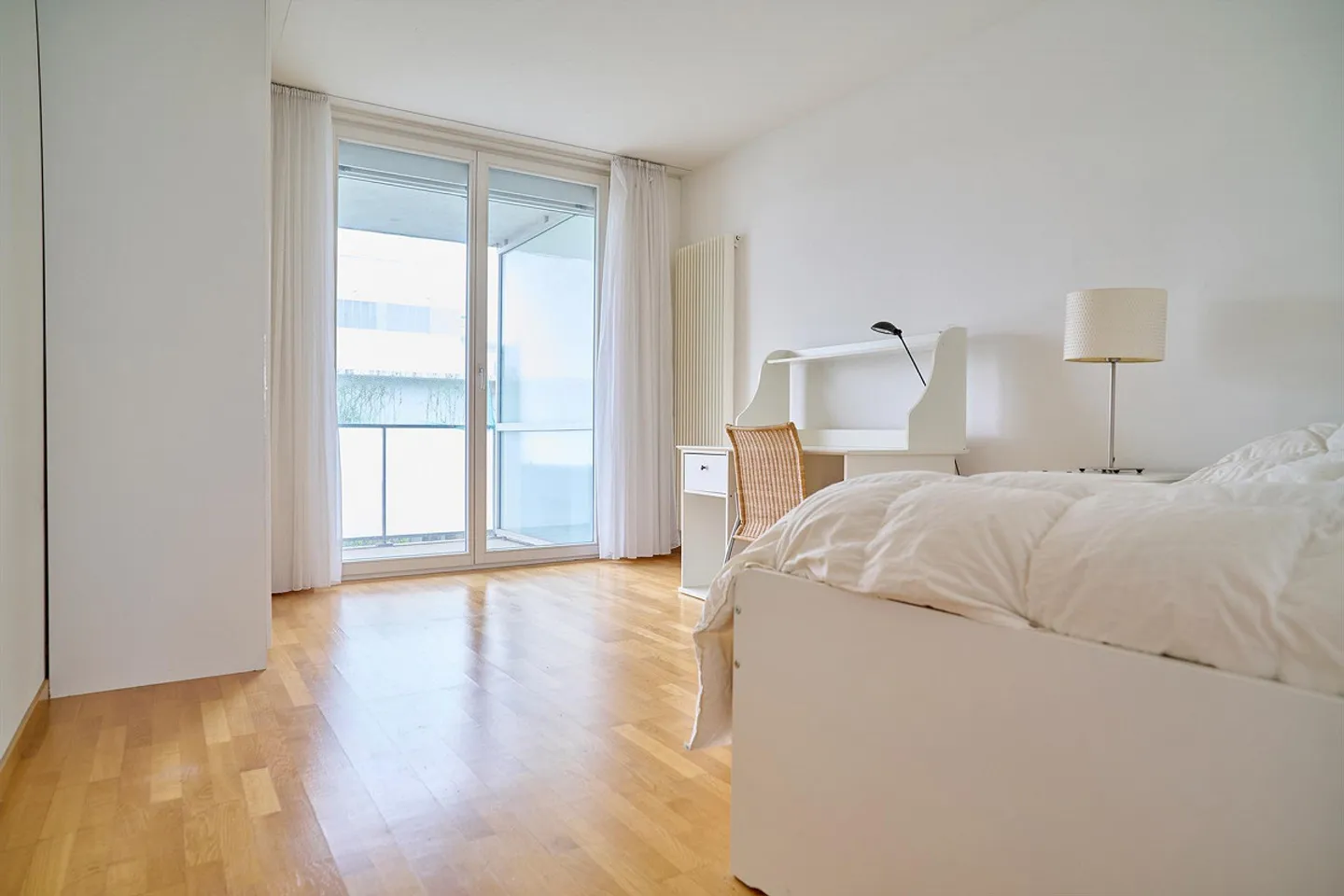 Appartement lumineux de 3 pièces avec garage et deux balcons - Photo 2 sur 9
