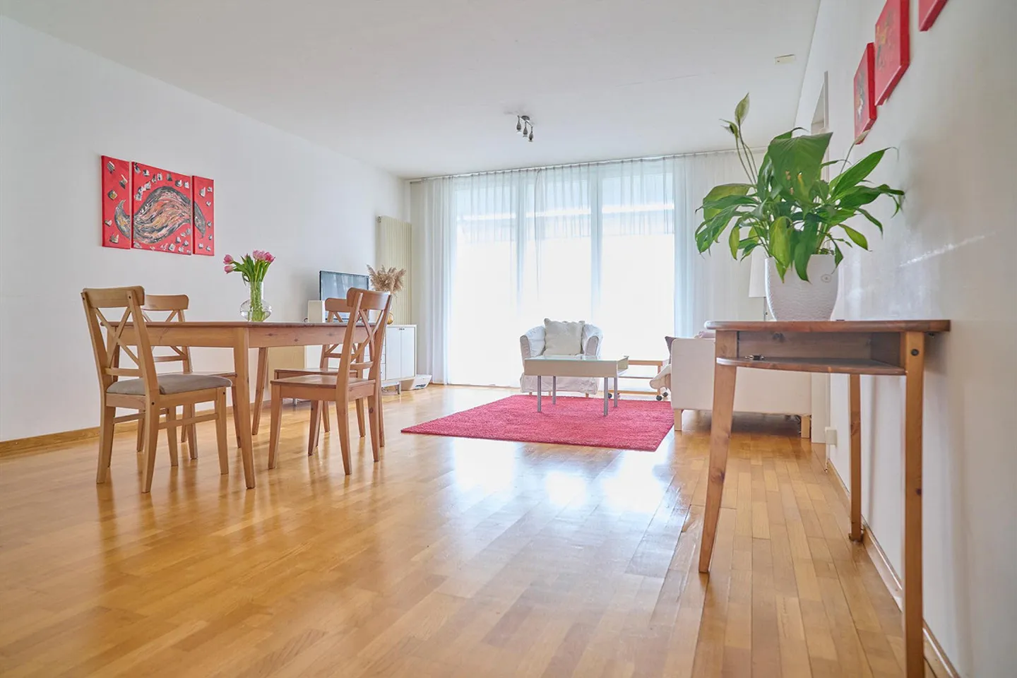 Appartement lumineux de 3 pièces avec garage et deux balcons - Photo 3 sur 9