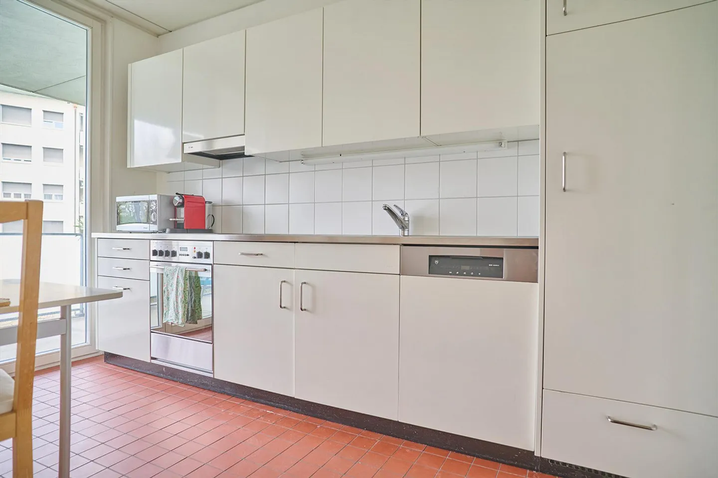 Appartement lumineux de 3 pièces avec garage et deux balcons - Photo 4 sur 9