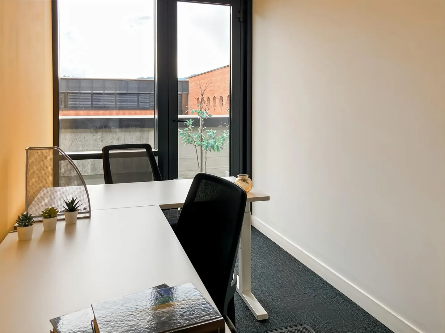 Access professional offices at Regus City Centre - Photo 3 of 11