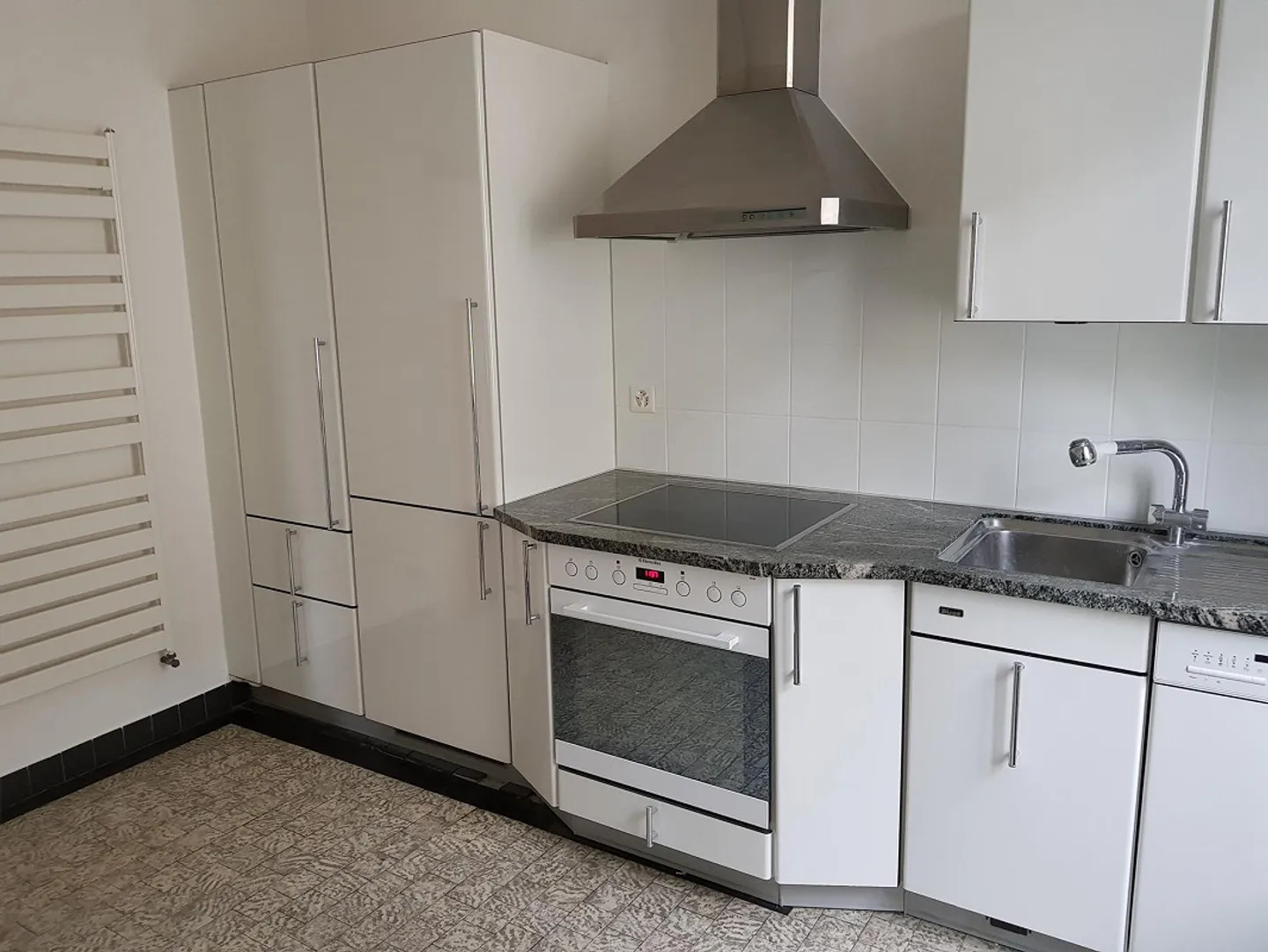 enorme appartamento signorile di 3½ locali in città con 2 balconi e giardino - Foto 10 di 13
