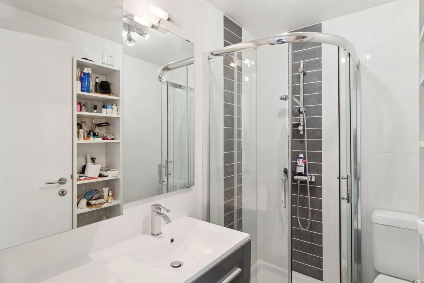 Zeitgenössische Eleganz im Herzen der Genfer Landschaft - Foto 9 von 13