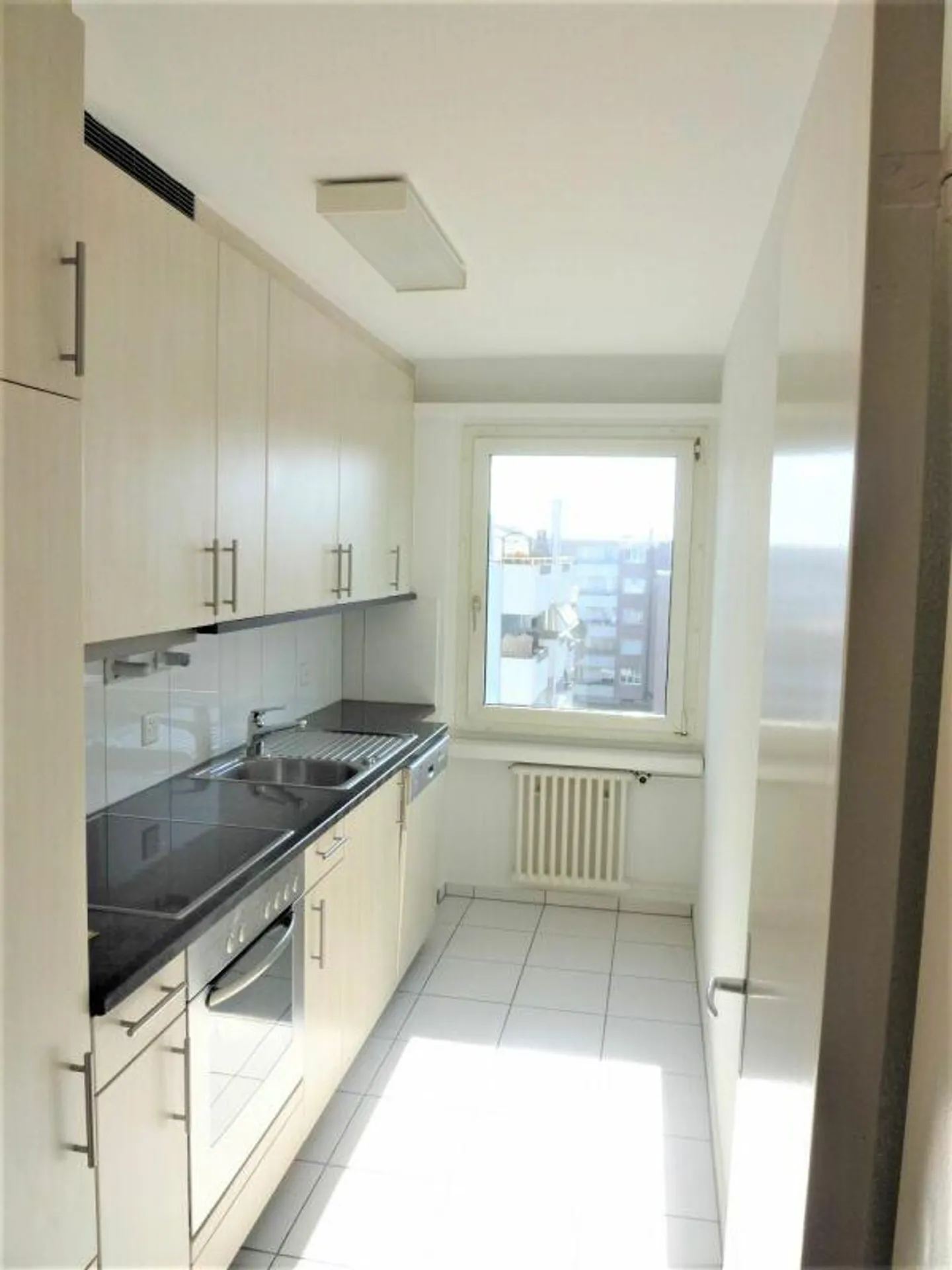 Helles Apartment mit sonnigem Balkon - Foto 4 von 12