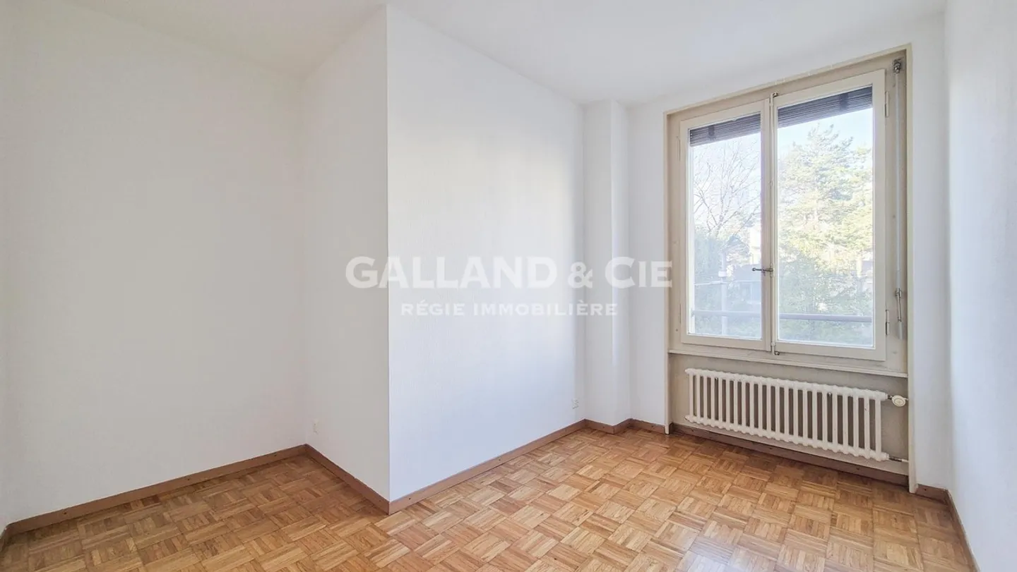 3.5 Room Apartment - Photo 2 of 9