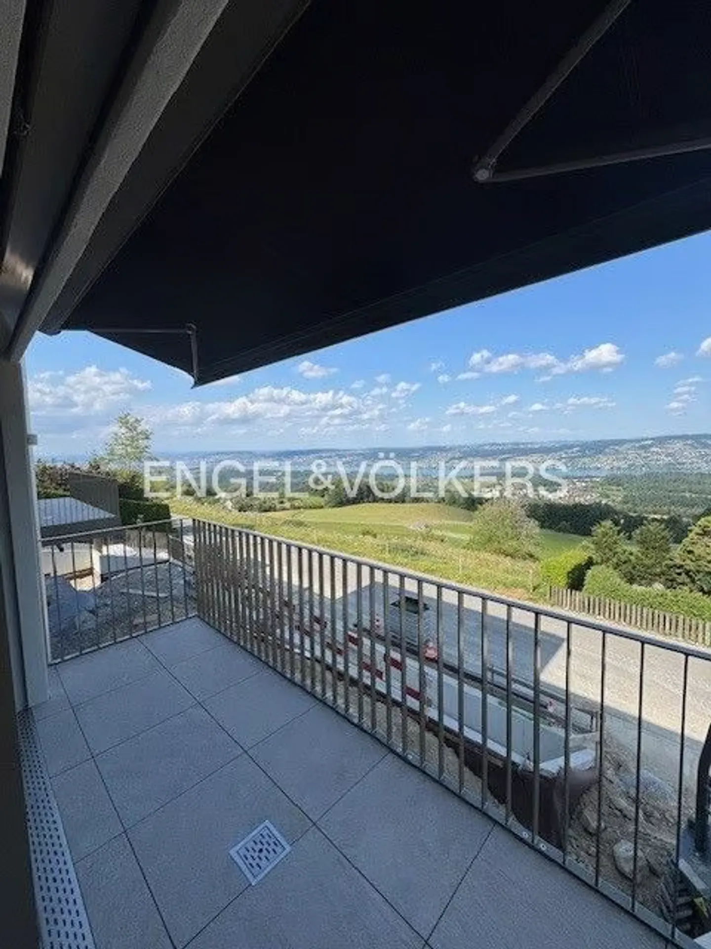 Exklusive 2.5-Zimmer-Wohnung mit Panoramablick auf Zürichsee, Alpen un - Photo 7 sur 8