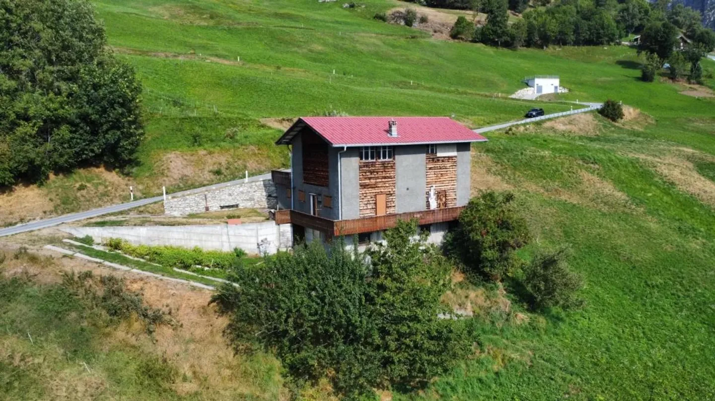 Edificio economico spazioso nel villaggio di zafferano di Mund - Foto 1 di 10