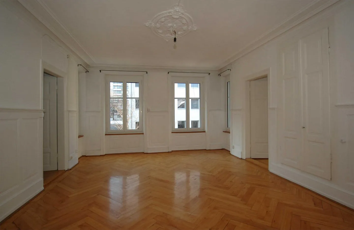 Attraktive, zentrumsnahe 5 Zimmer-Altbauwohnung - Foto 3 von 16