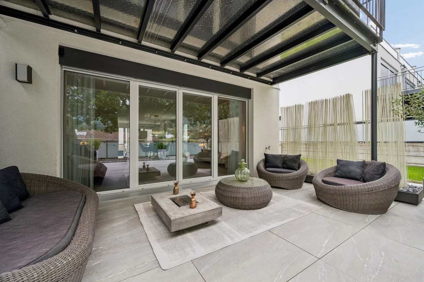 Nearly new end-of-terrace house with plenty of light and generous outdoor spaces - Photo 9 of 13