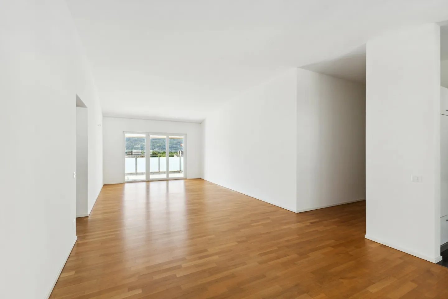 Geräumige Wohnung mit Terrasse - Foto 2 von 7