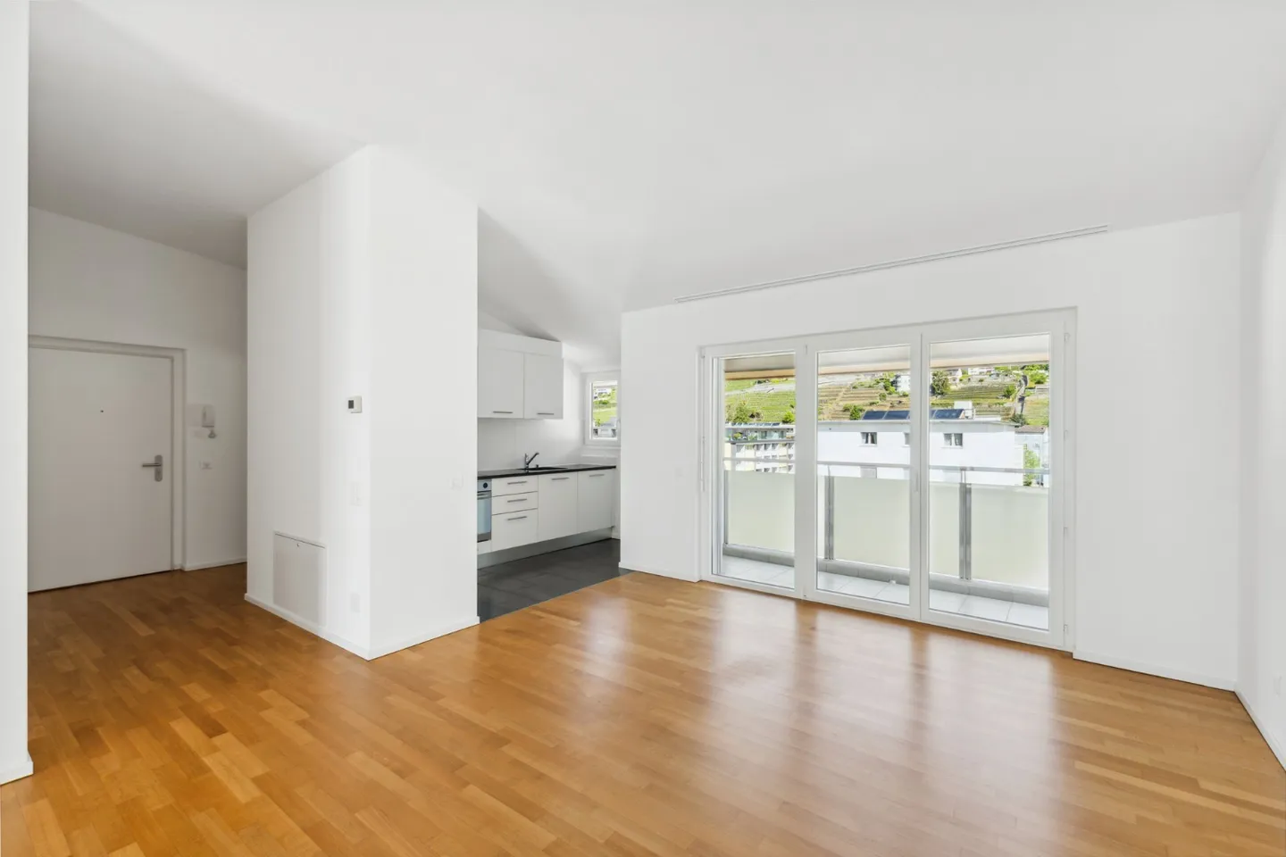 Geräumige Wohnung mit Terrasse - Foto 3 von 7