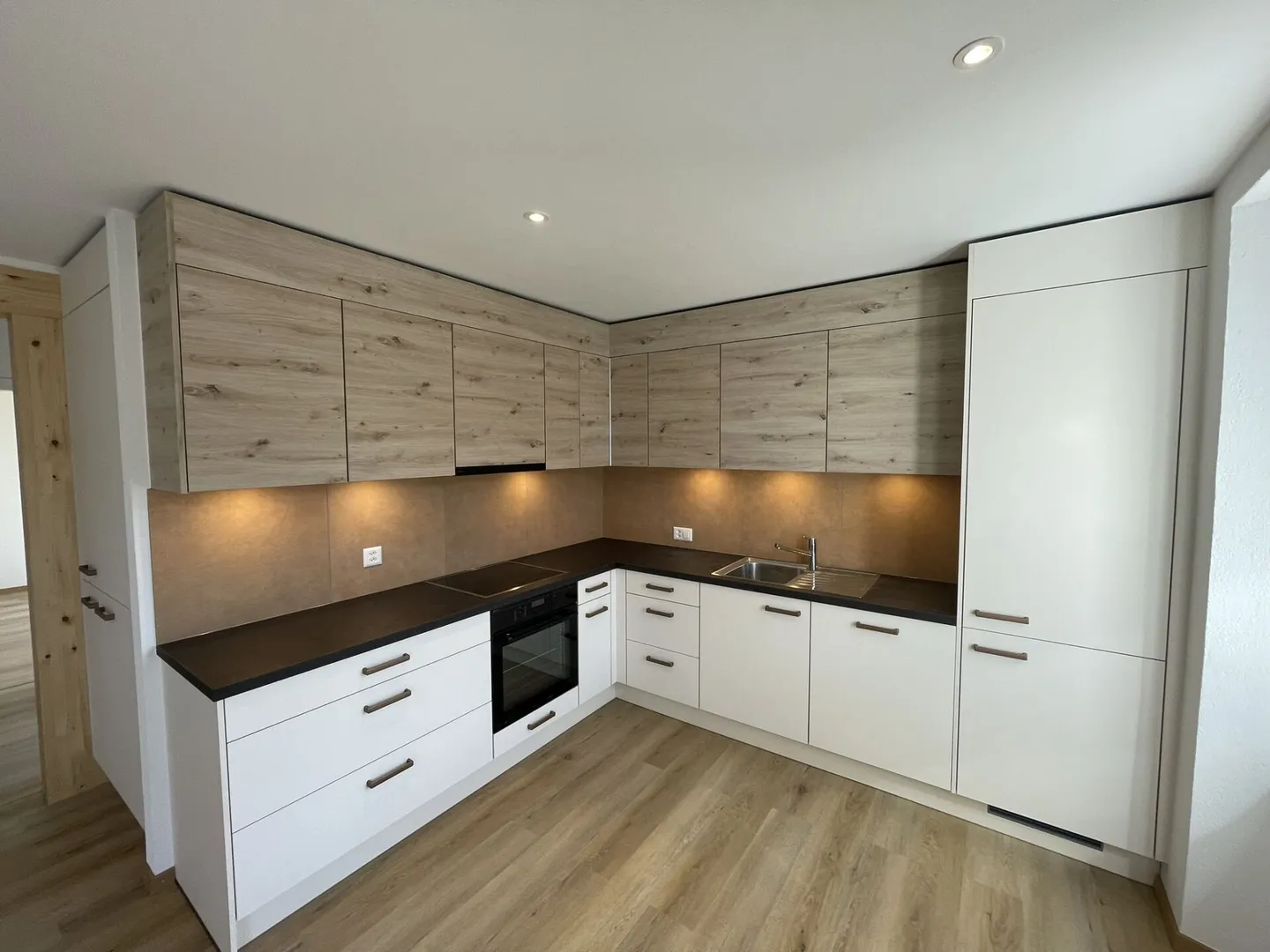 Modernes Apartment mit Balkon - Foto 1 von 9