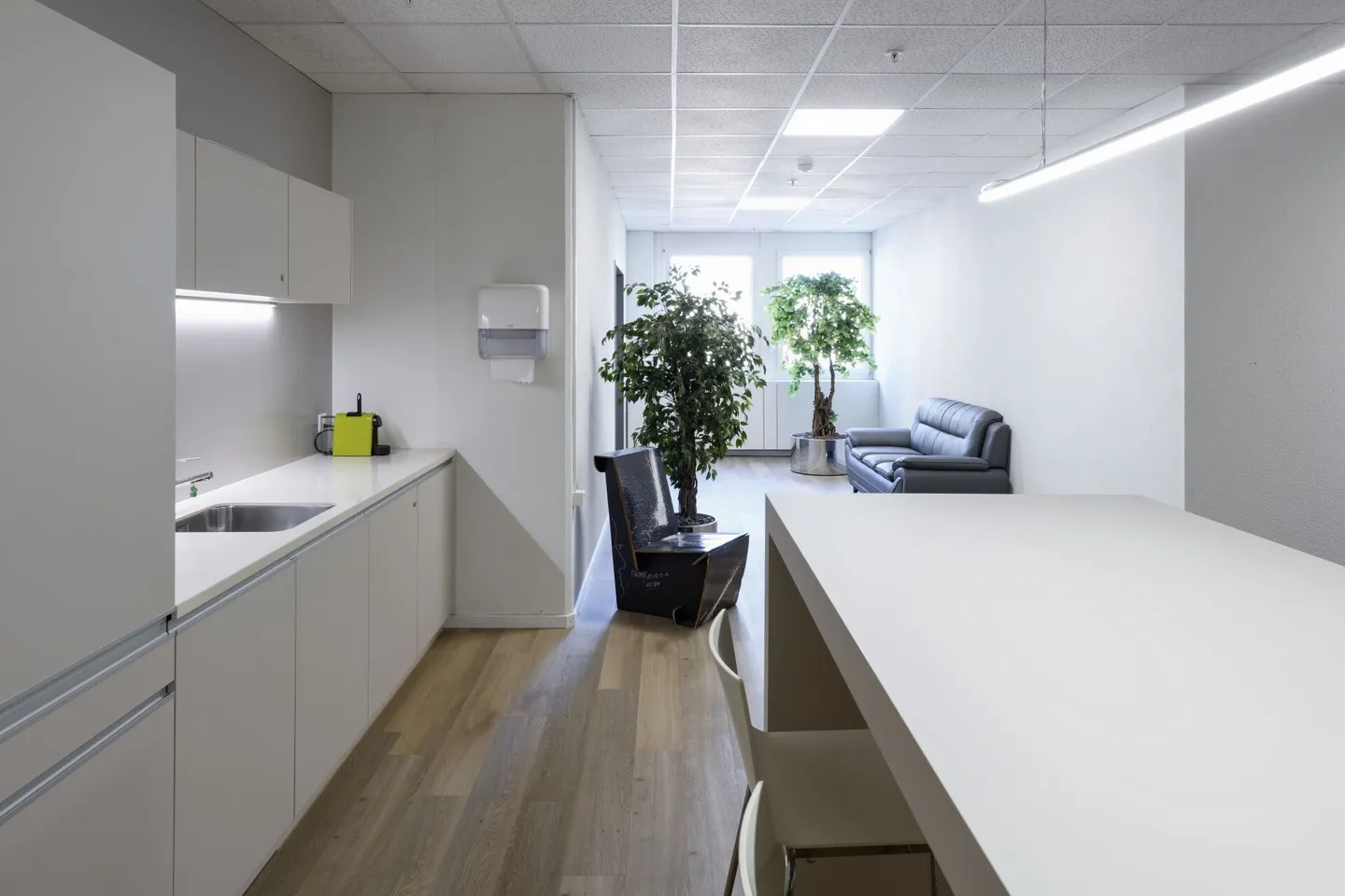 Ufficio moderno di 53 m2 direttamente alla deviazione sud-ovest di Brugg - Foto 6 di 7