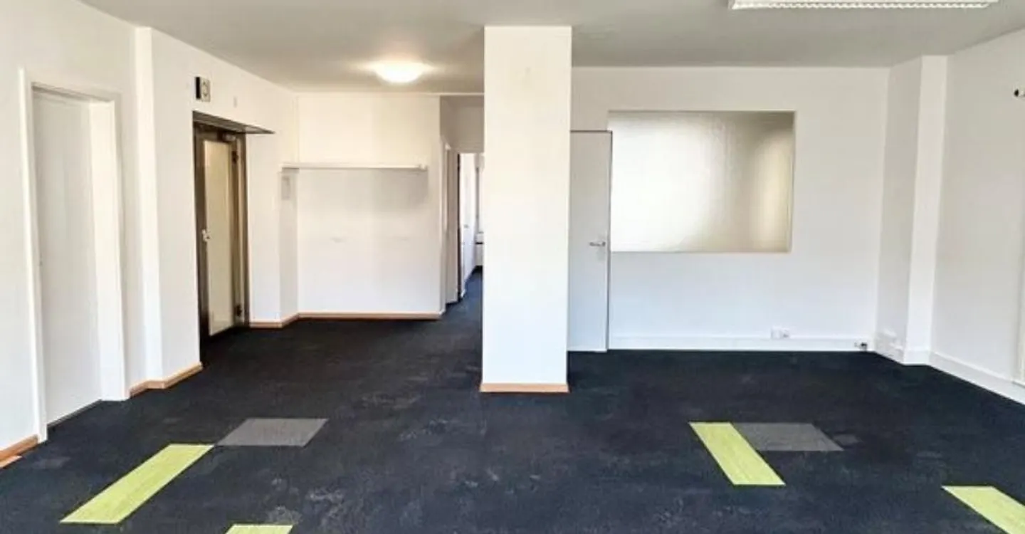 Office in the city center near the train station - Photo 1 of 5