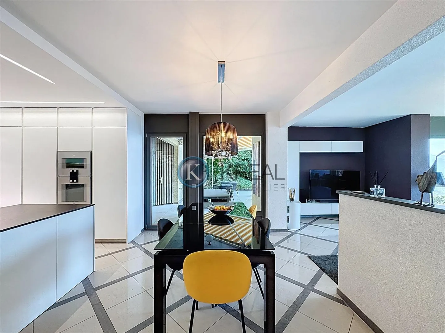 Selten zu verkaufen: Luxuswohnung mit Terrasse und außergewöhnlichem Panorama! - Foto 4 von 10