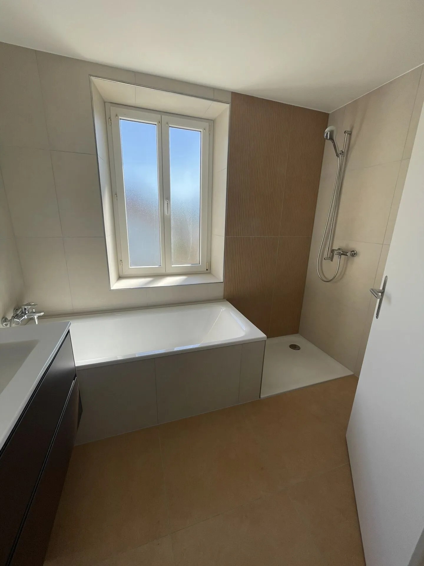 Modernes Apartment mit Balkon - Foto 5 von 9
