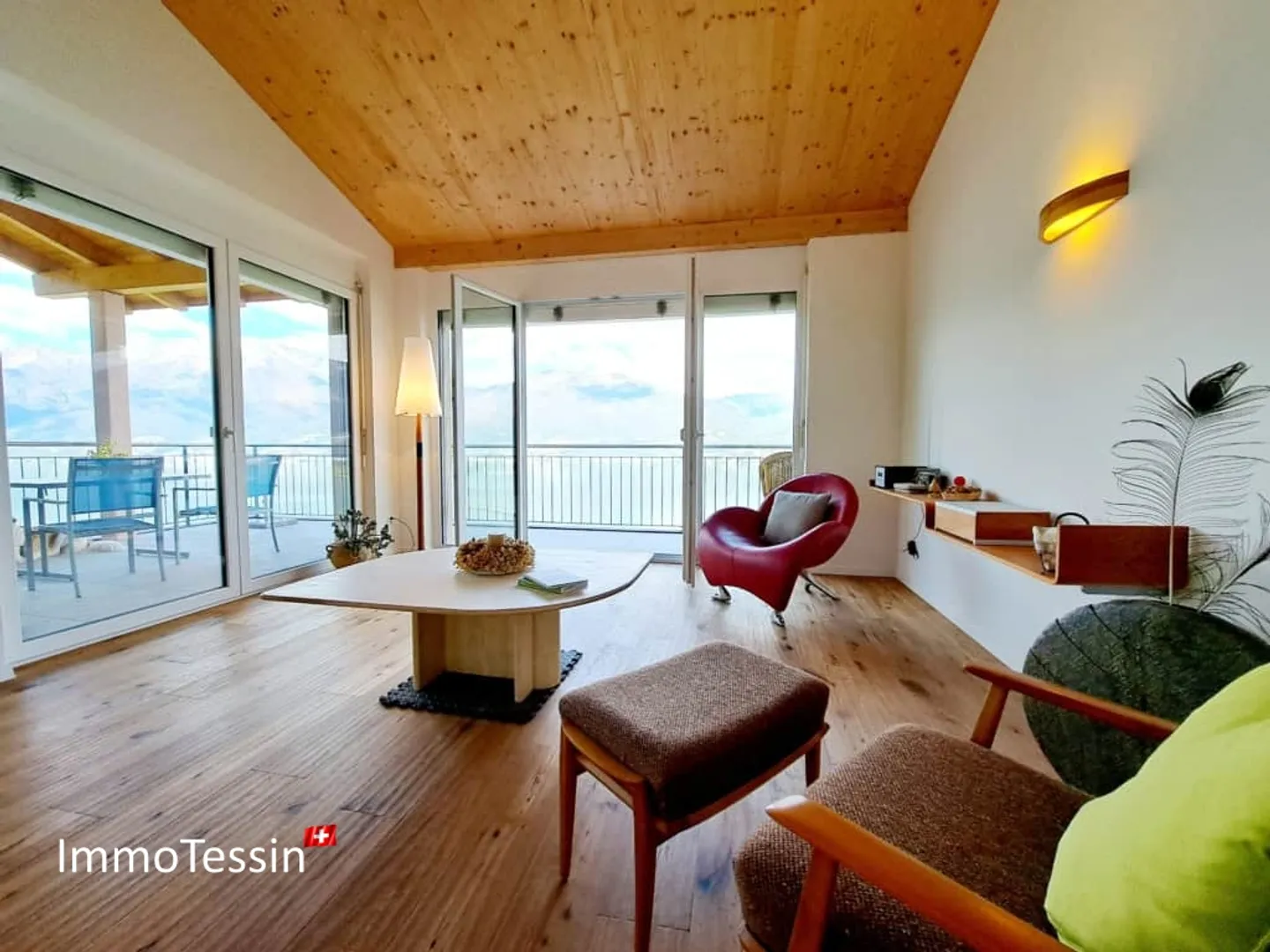 Rarità: Villa moderna con 2 appartamenti e terreno con vista unica sul lago Maggiore a perdita d'occhio - Foto 10 di 13