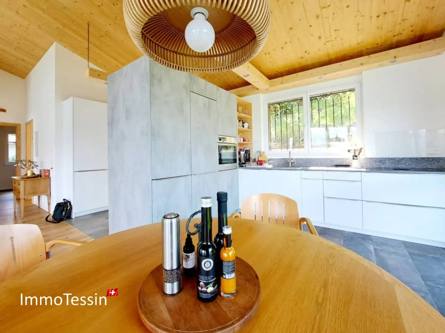 Rarità: Villa moderna con 2 appartamenti e terreno con vista unica sul lago Maggiore a perdita d'occhio - Foto 13 di 13