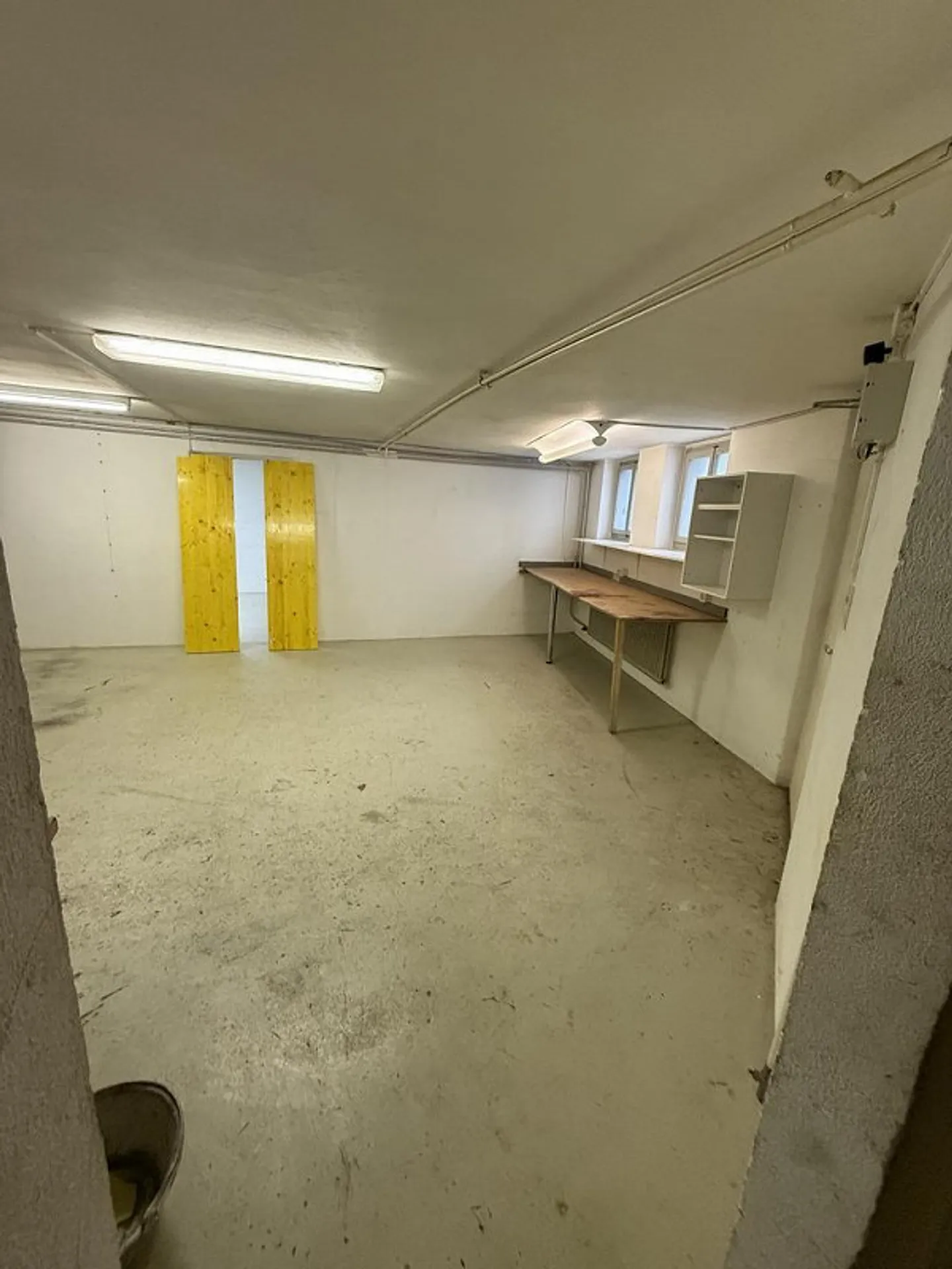 Espace de stockage polyvalent avec garage dans un emplacement attrayant à Riehen - Photo 4 sur 8