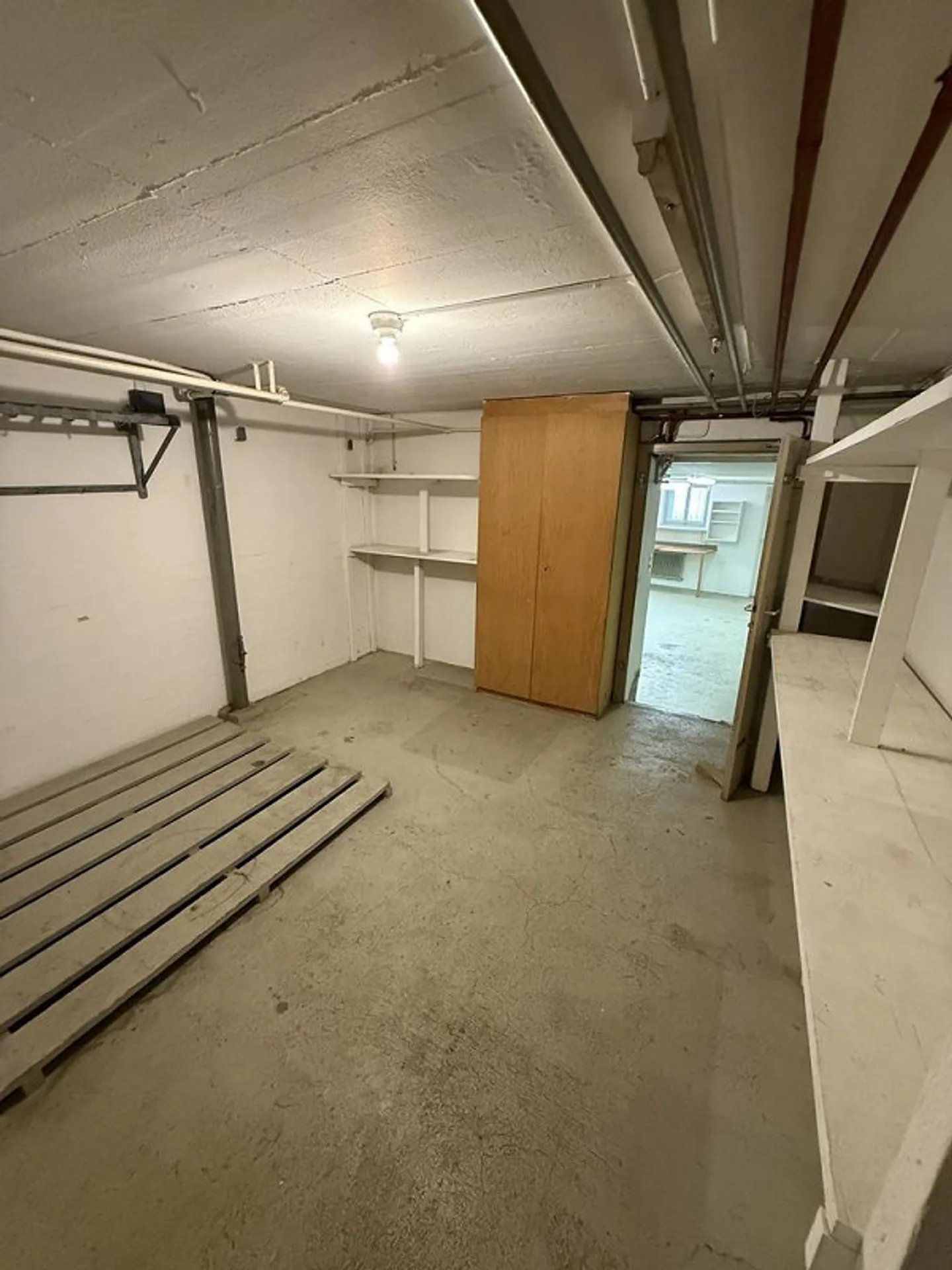 Espace de stockage polyvalent avec garage dans un emplacement attrayant à Riehen - Photo 8 sur 8