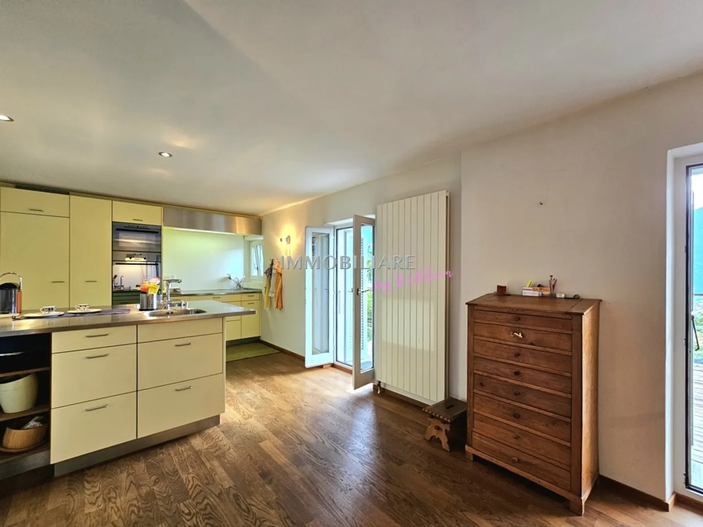 Ein besonderer Rückzugsort inmitten der Reben: saniertes Tessiner Haus - Foto 7 von 13