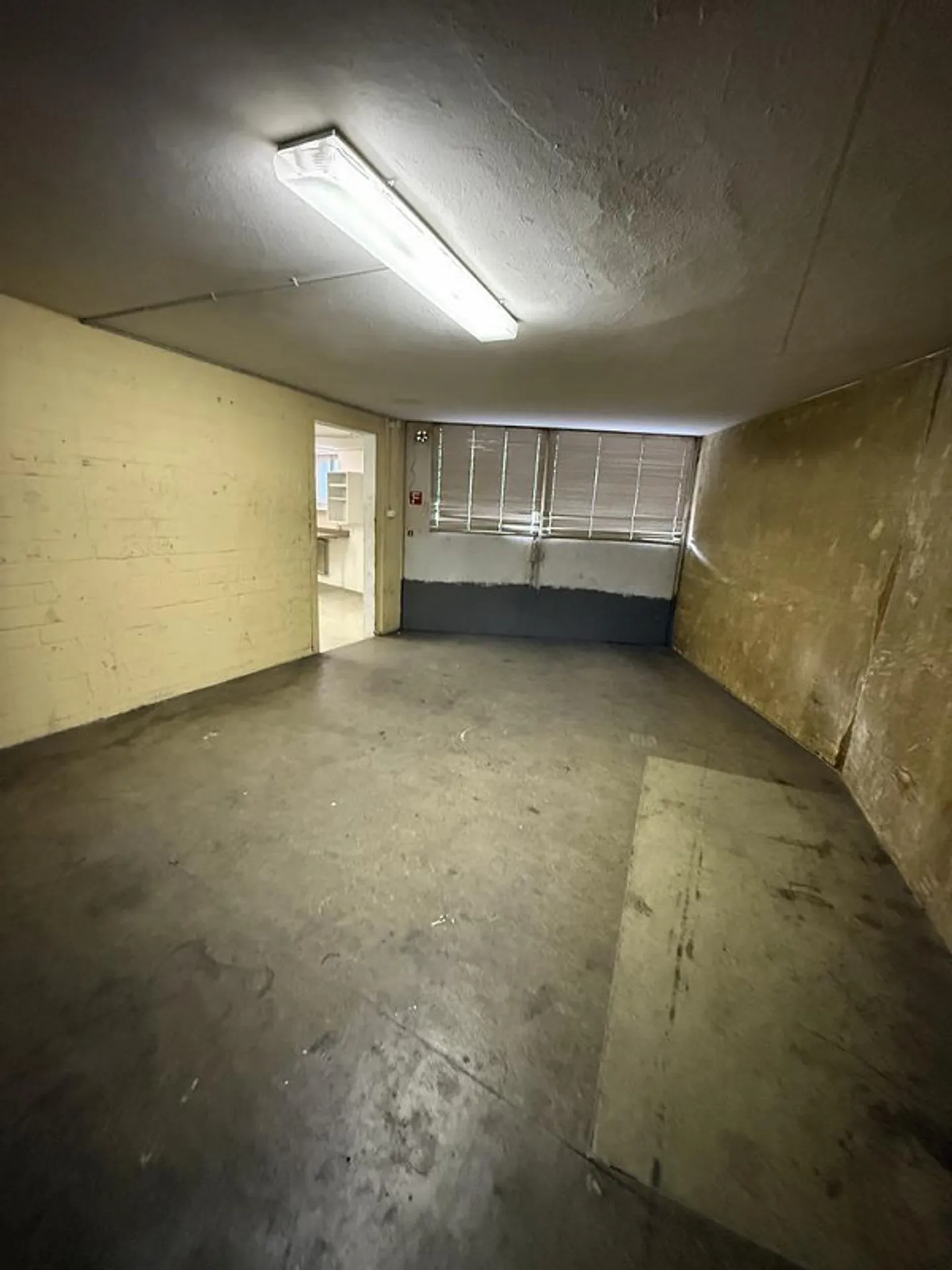 Espace de stockage polyvalent avec garage dans un emplacement attrayant à Riehen - Photo 3 sur 8