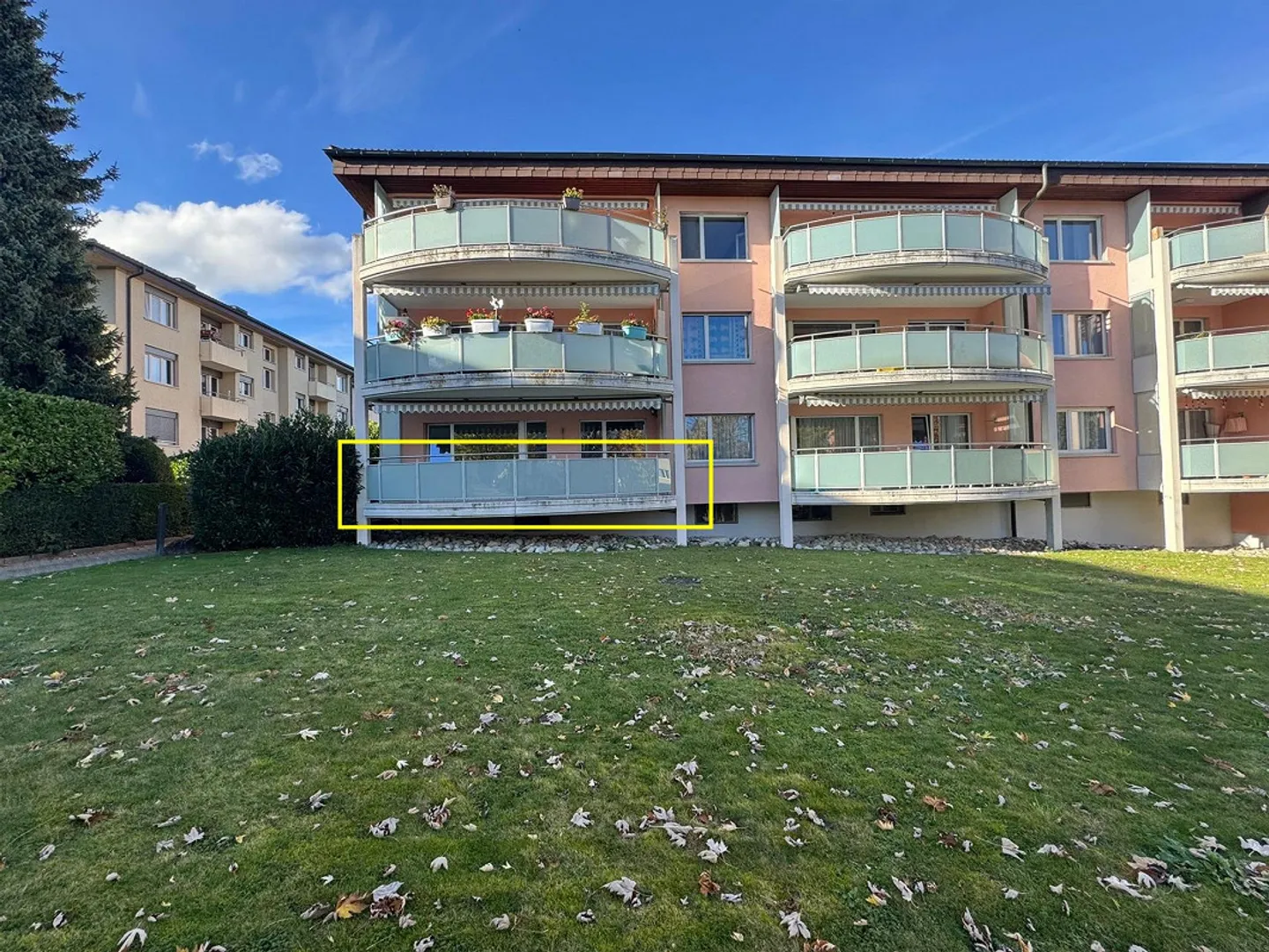 Charmante 3.5 Zimmer Wohnung mit grossem Balkon - Foto 2 von 13