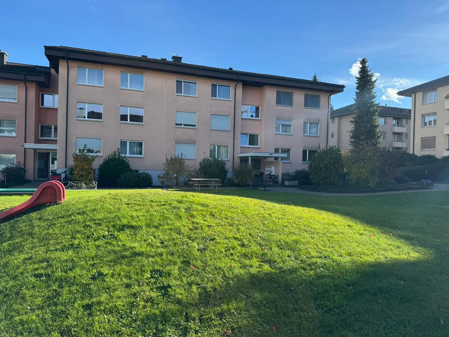 Charmante 3.5 Zimmer Wohnung mit grossem Balkon - Foto 3 von 13