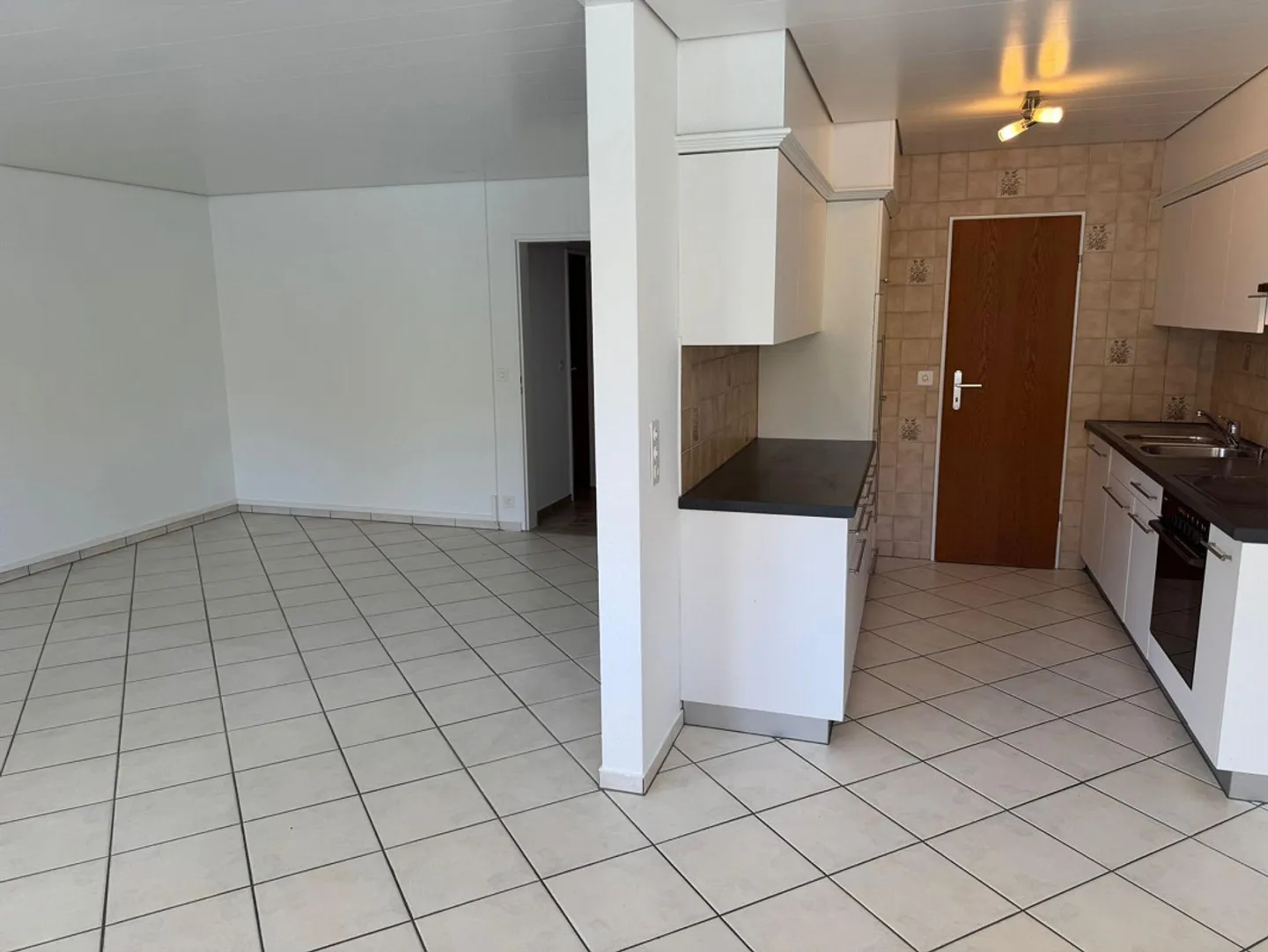 Charmante 3.5 Zimmer Wohnung mit grossem Balkon - Foto 4 von 13