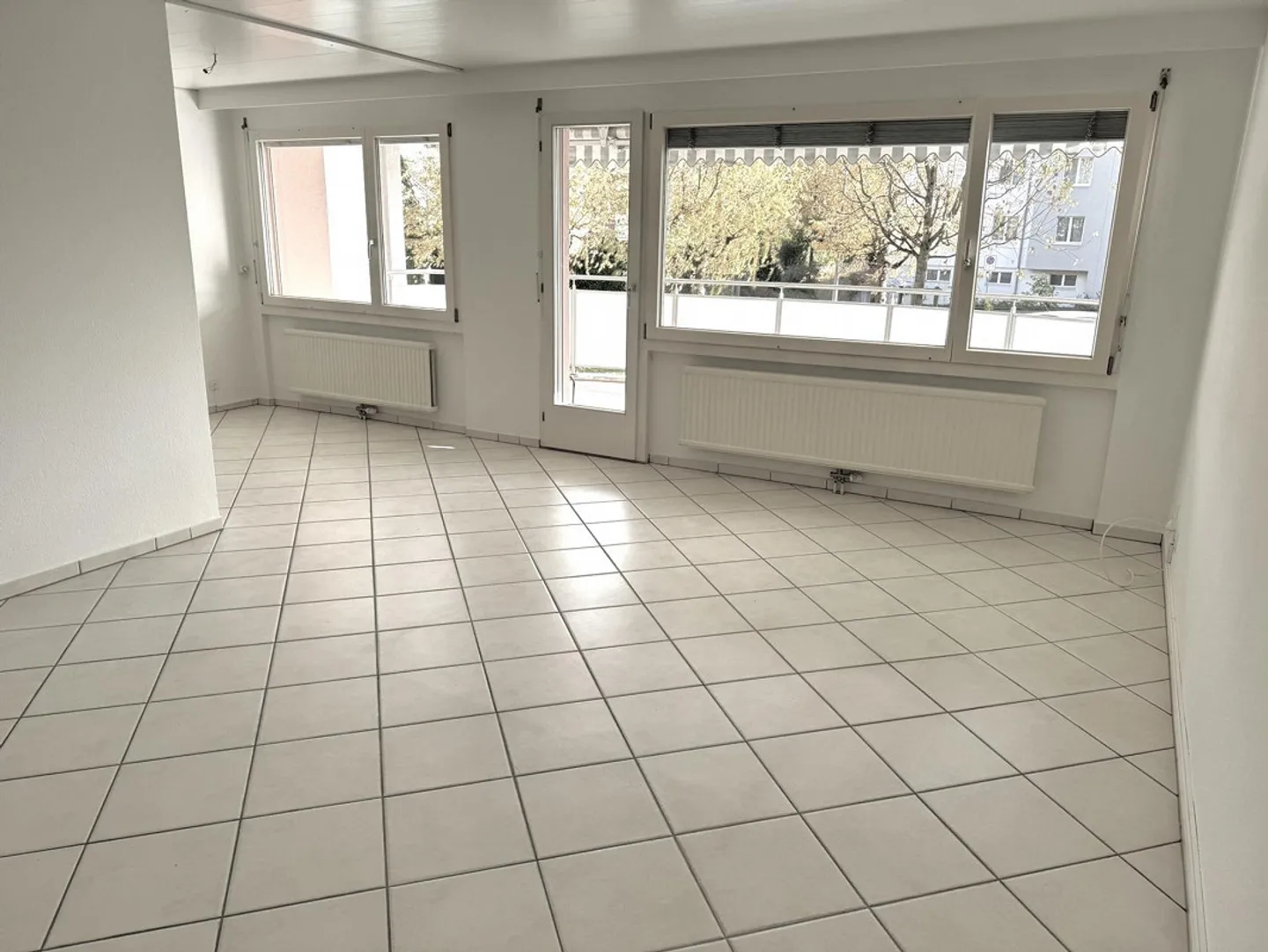 Charmante 3.5 Zimmer Wohnung mit grossem Balkon - Foto 5 von 13