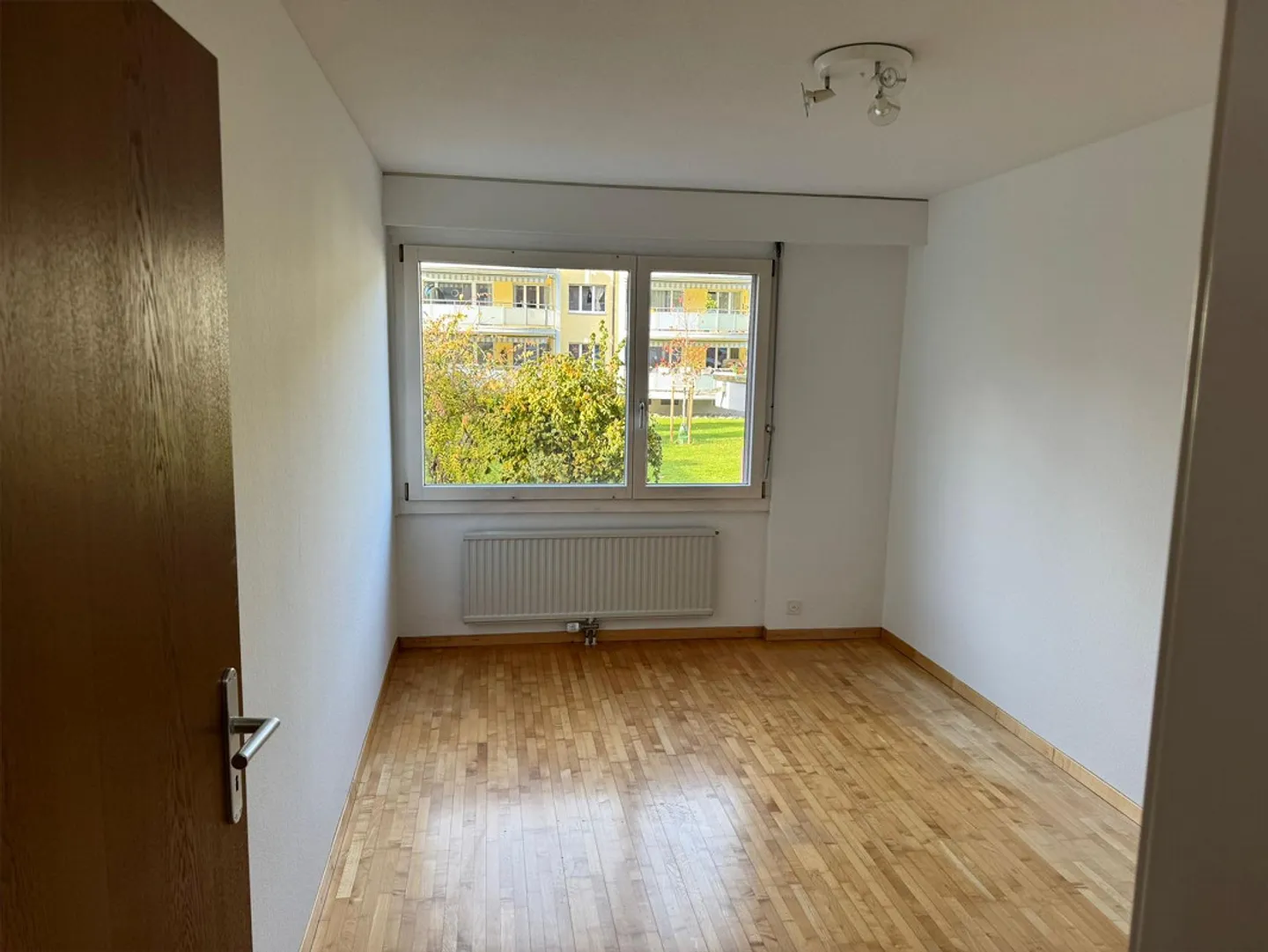 Charmante 3.5 Zimmer Wohnung mit grossem Balkon - Foto 9 von 13