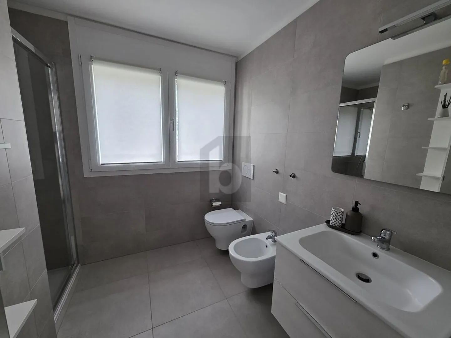 MODERN AND WELCOMING IN A SUNNY LOCATION - Photo 4 of 6