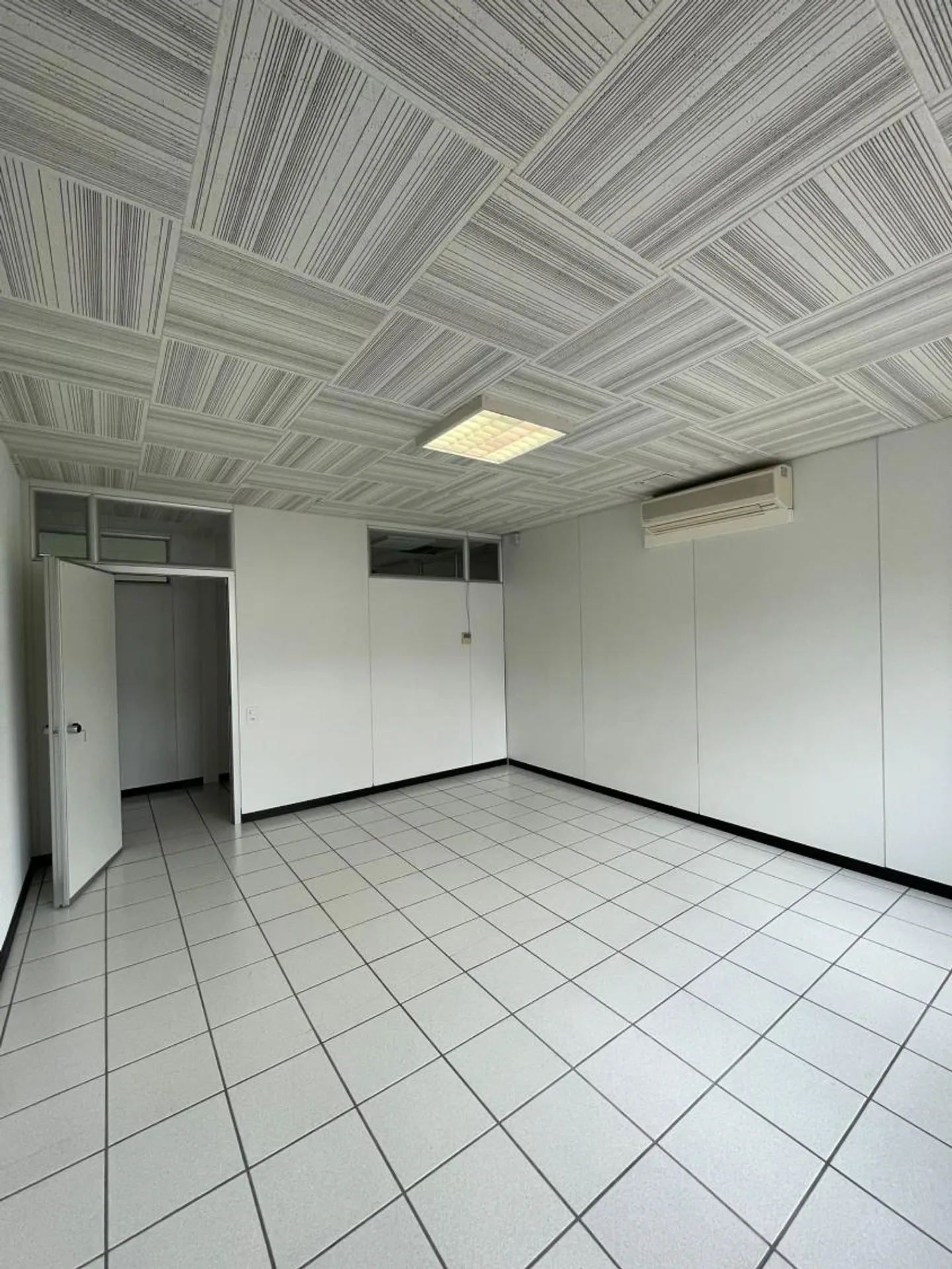 Your commercial space in Rivera - Photo 1 of 6