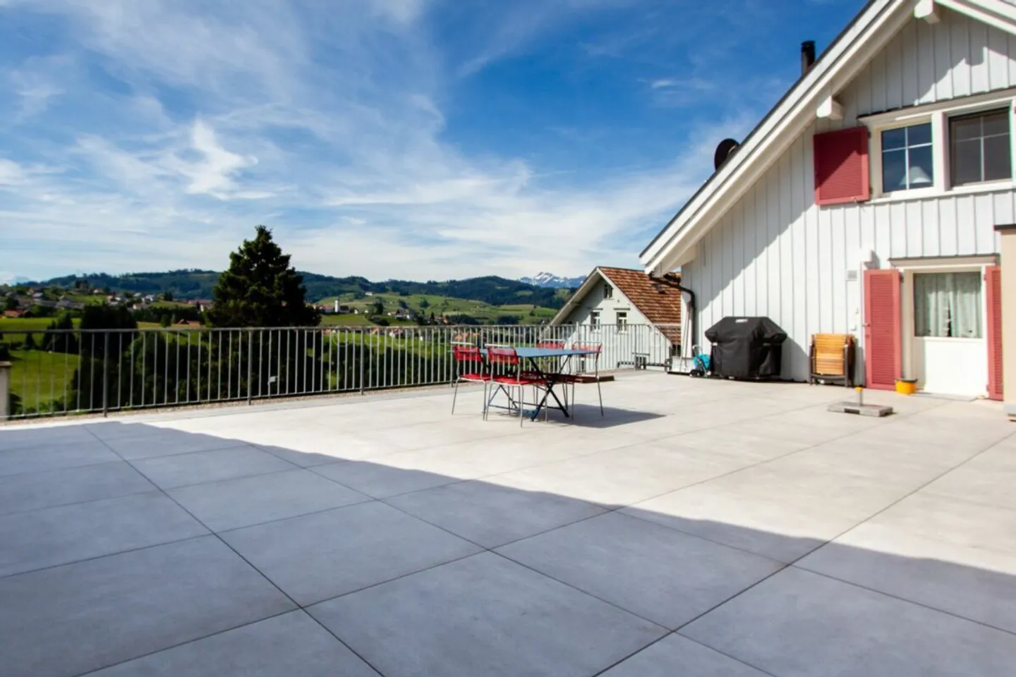 Maison de rangée de 5,5 pièces sur la terrasse ensoleillée d'Appenzell - Photo 2 sur 17