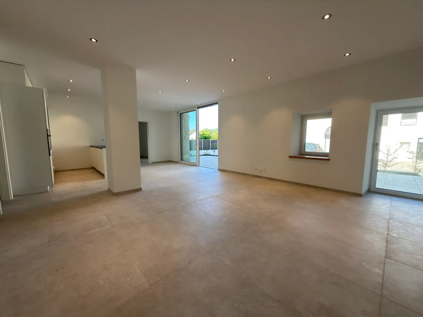 Appartement Charmant avec Terrasse - Photo 3 sur 11